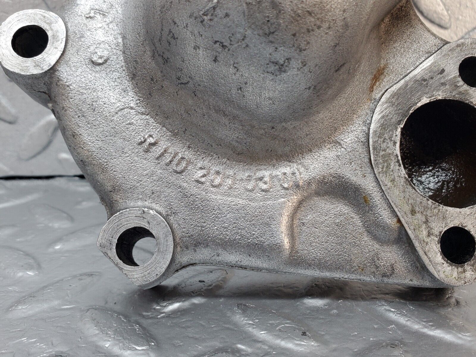 45358 Mercedes-Benz 280E M110.983 Water Pump Housing 1102010301