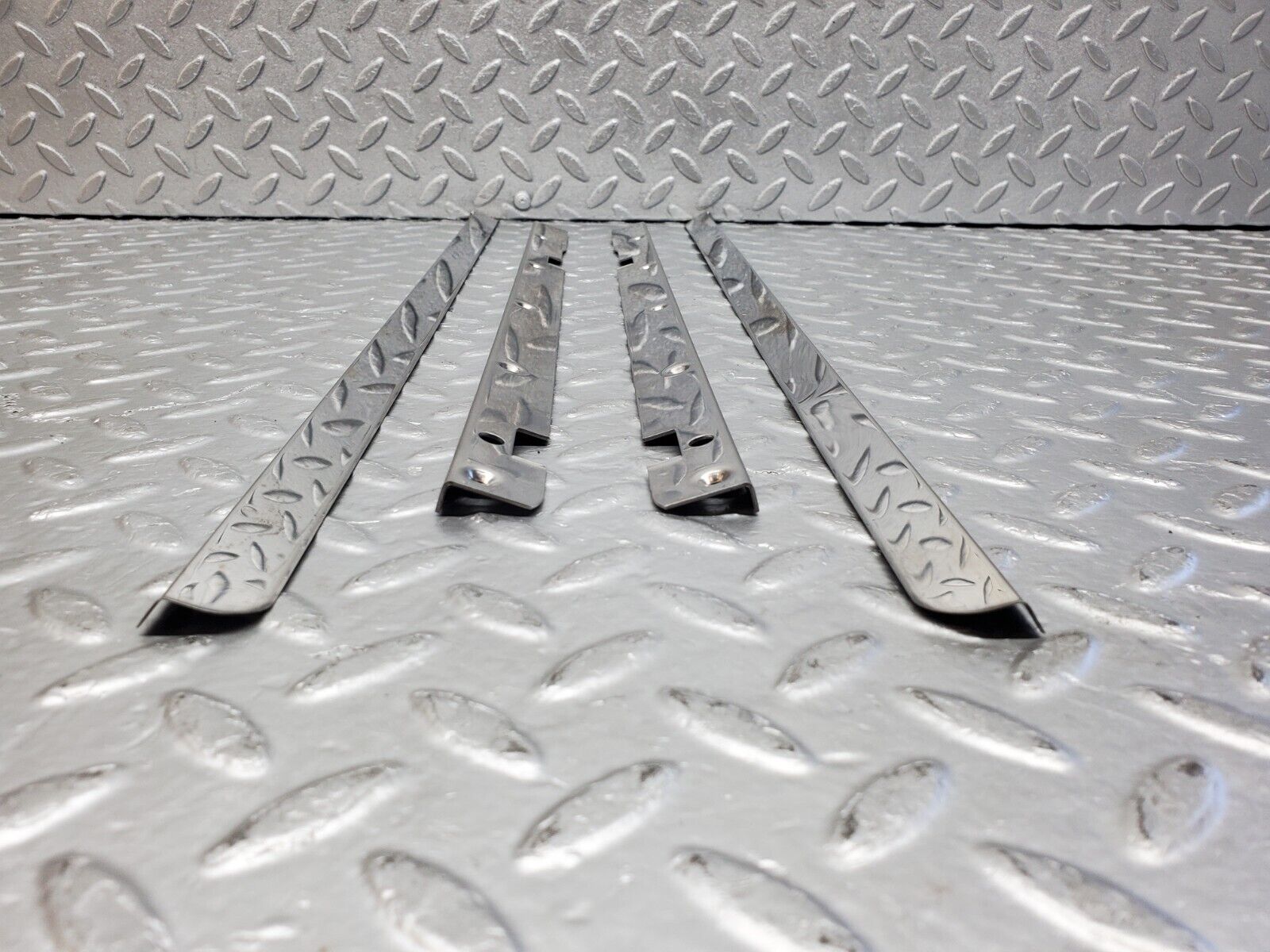 45983 Mercedes-Benz W126 420SE Sunroof Chrome Trim Set