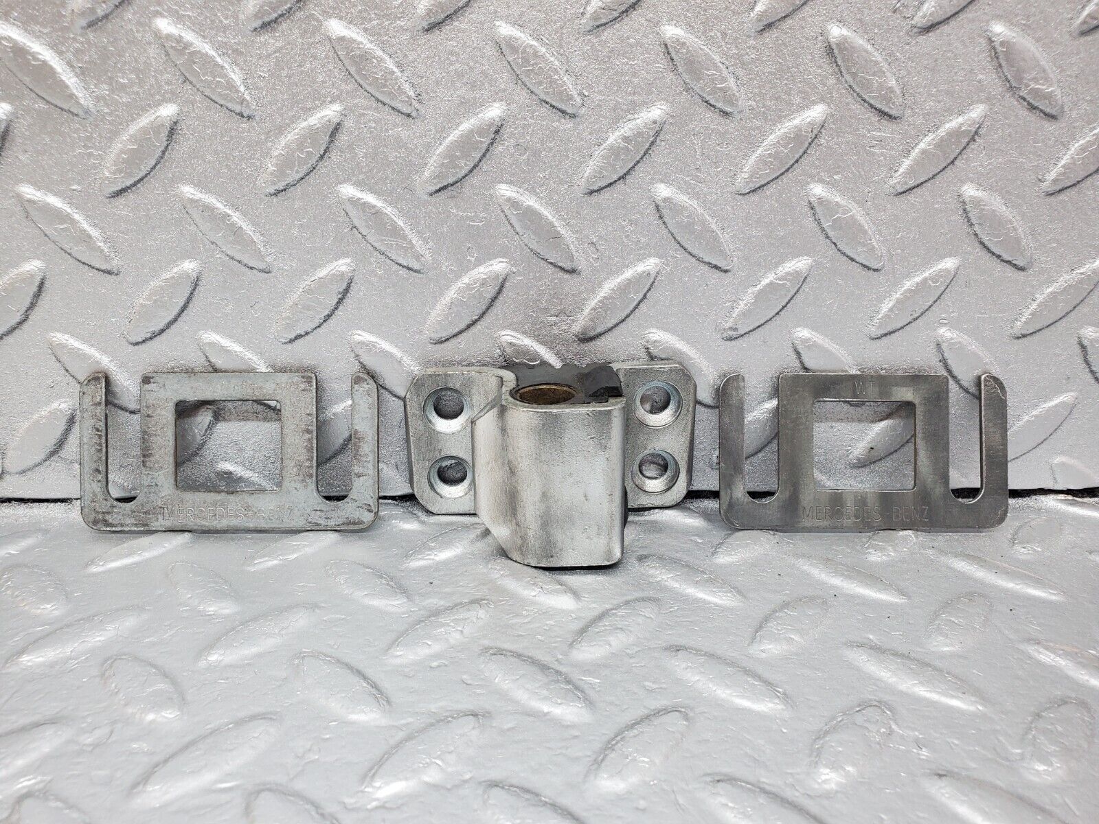 45633 Mercedes-Benz W126 420SE Left Door Lock Latch