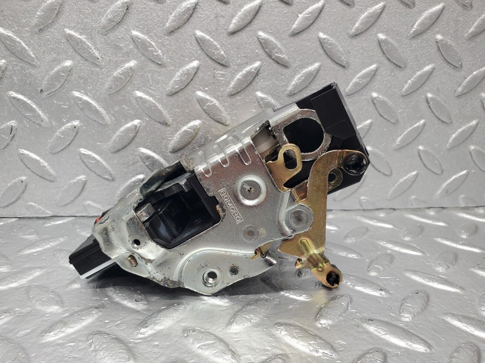 46750 Mercedes-Benz R129 320SL Coupe Left Door Lock Mechanism