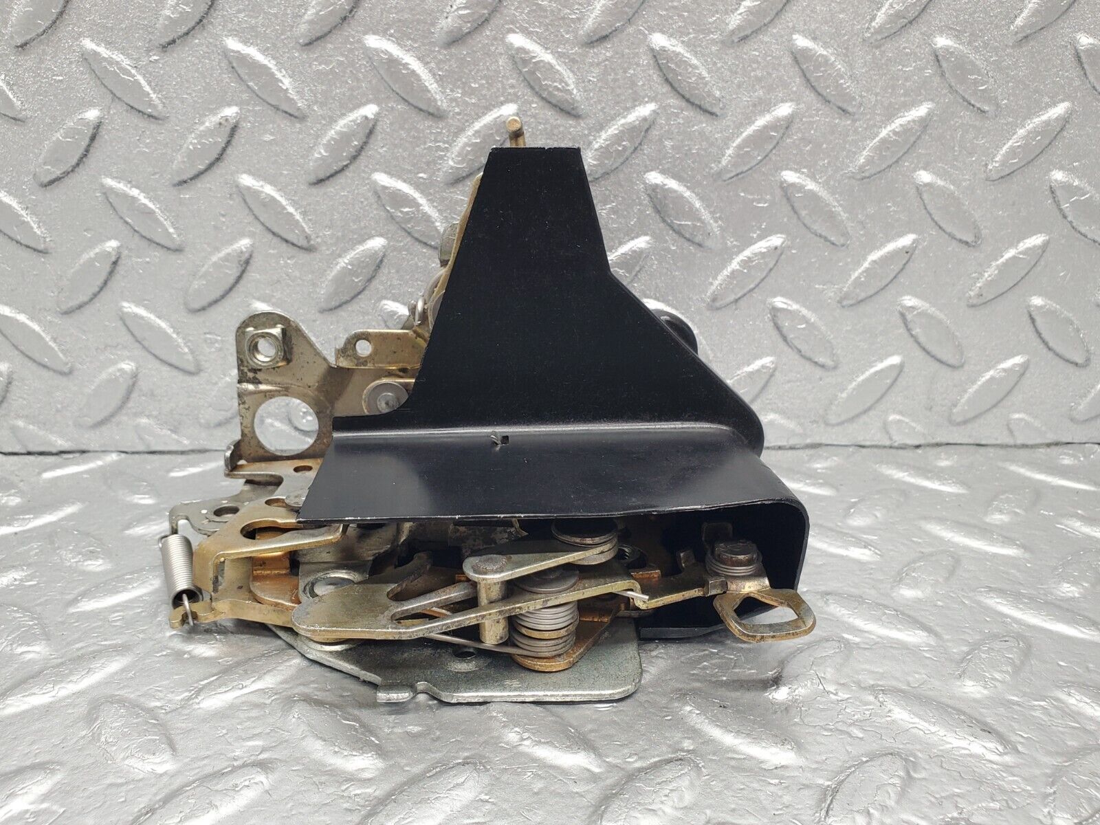 46383 Mercedes-Benz C123 280CE Coupe Left Door Lock Mechanism 1237230308