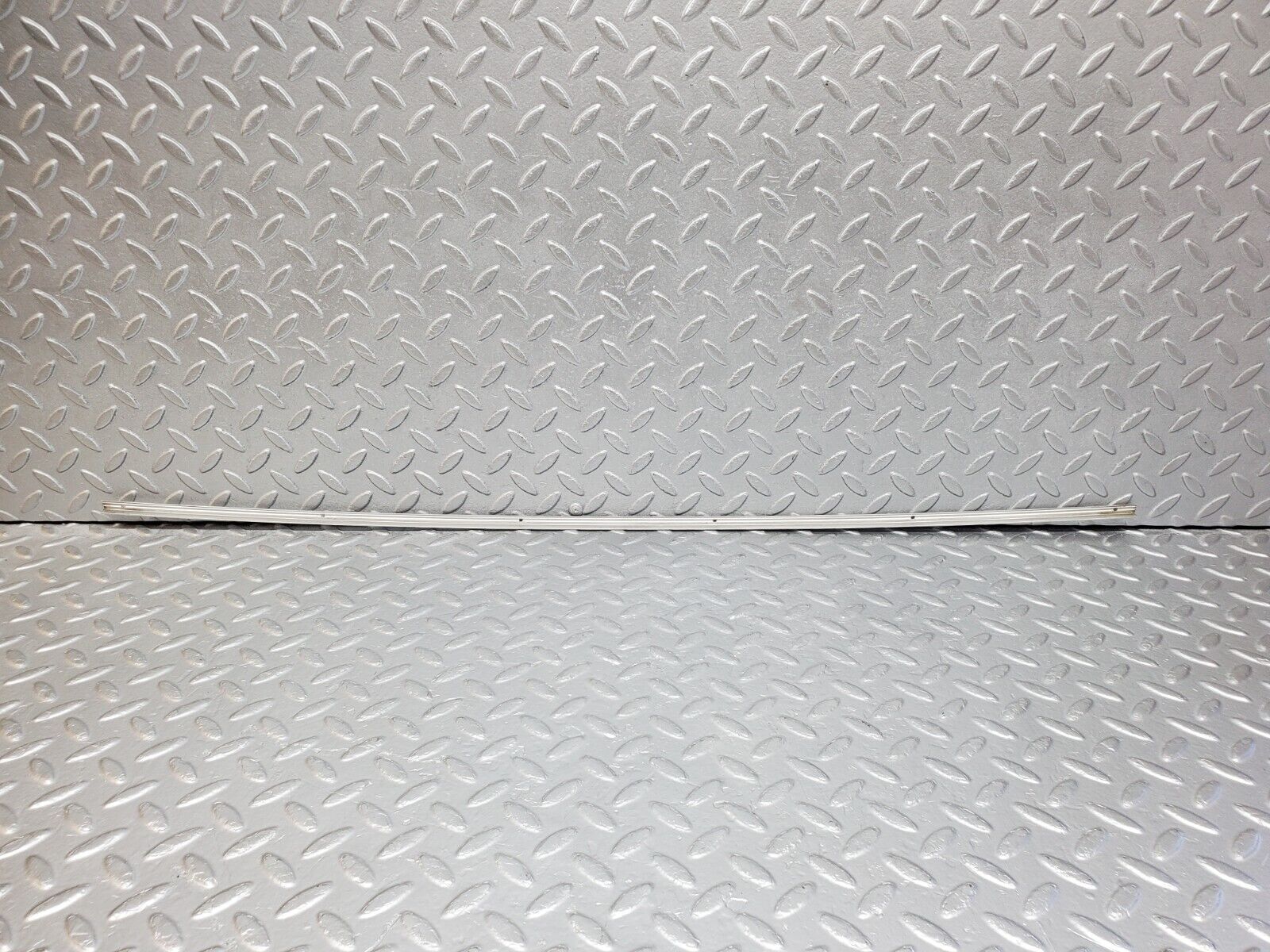 45982 Mercedes-Benz W126 420SE Sunroof Chrome Trim