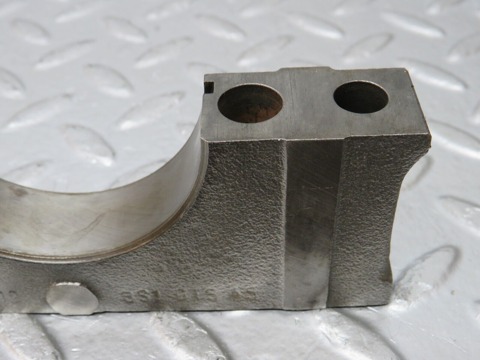 32870 Mercedes-Benz C107 R107 350 V8 Crankshaft Bearing Block 1160110312