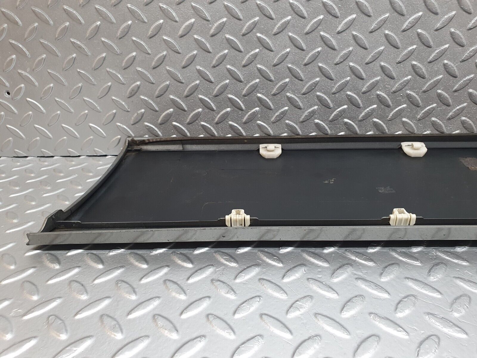 42874 Mercedes-Benz W201 190 2.0L Front Left Door Moulding Trim 2016905540