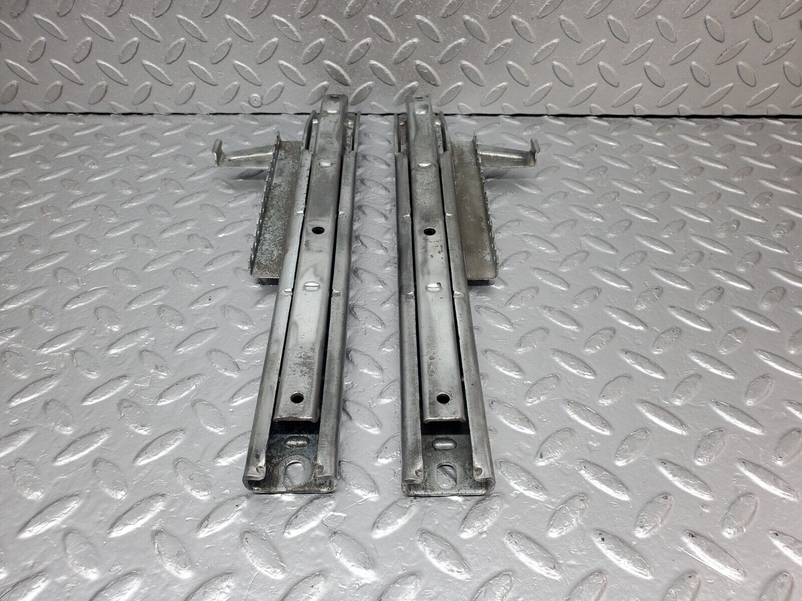 44533 Mercedes-Benz W123 280E Front Right Seat Rail Pair