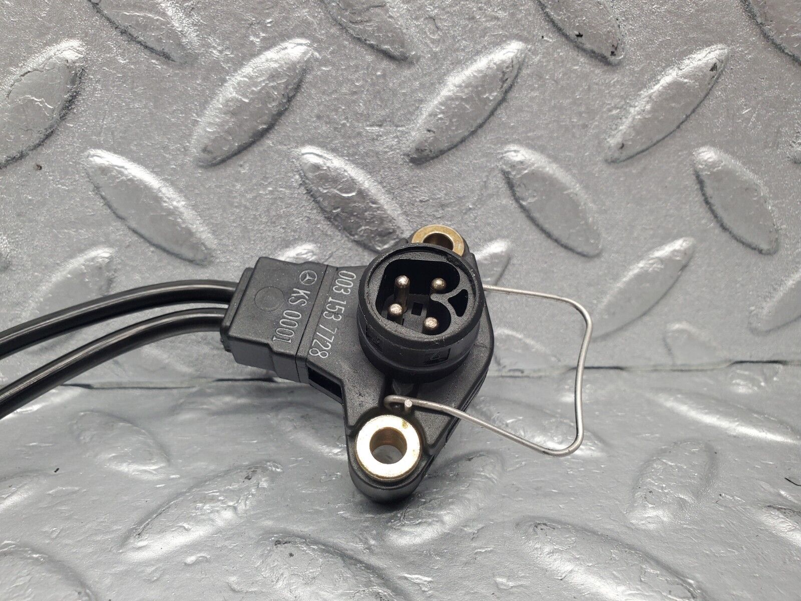 46202 Mercedes-Benz W124 280E Knock Sensor 0031537728 2025402081