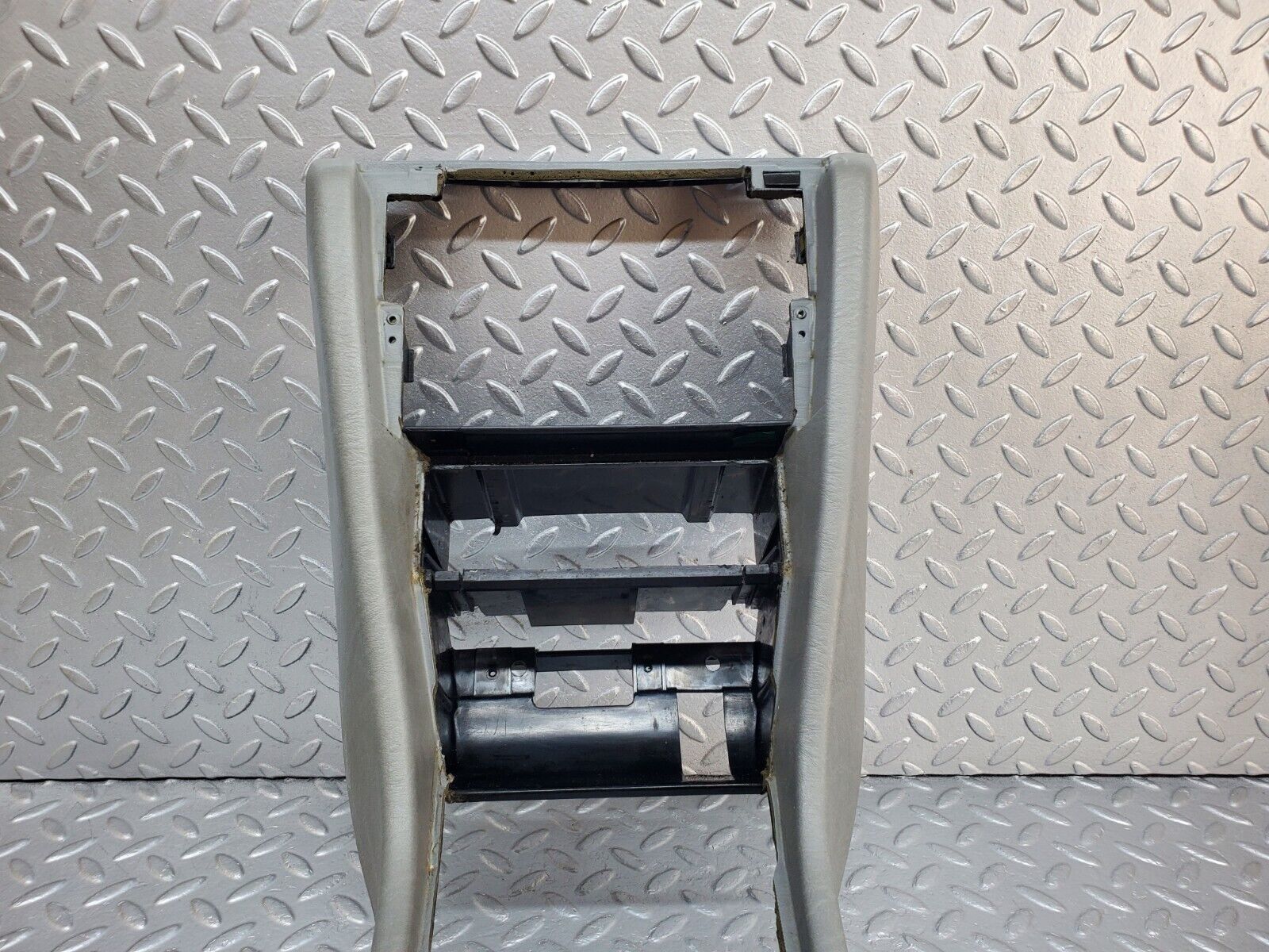 44679 Mercedes-Benz W124 220E Centre Console Grey