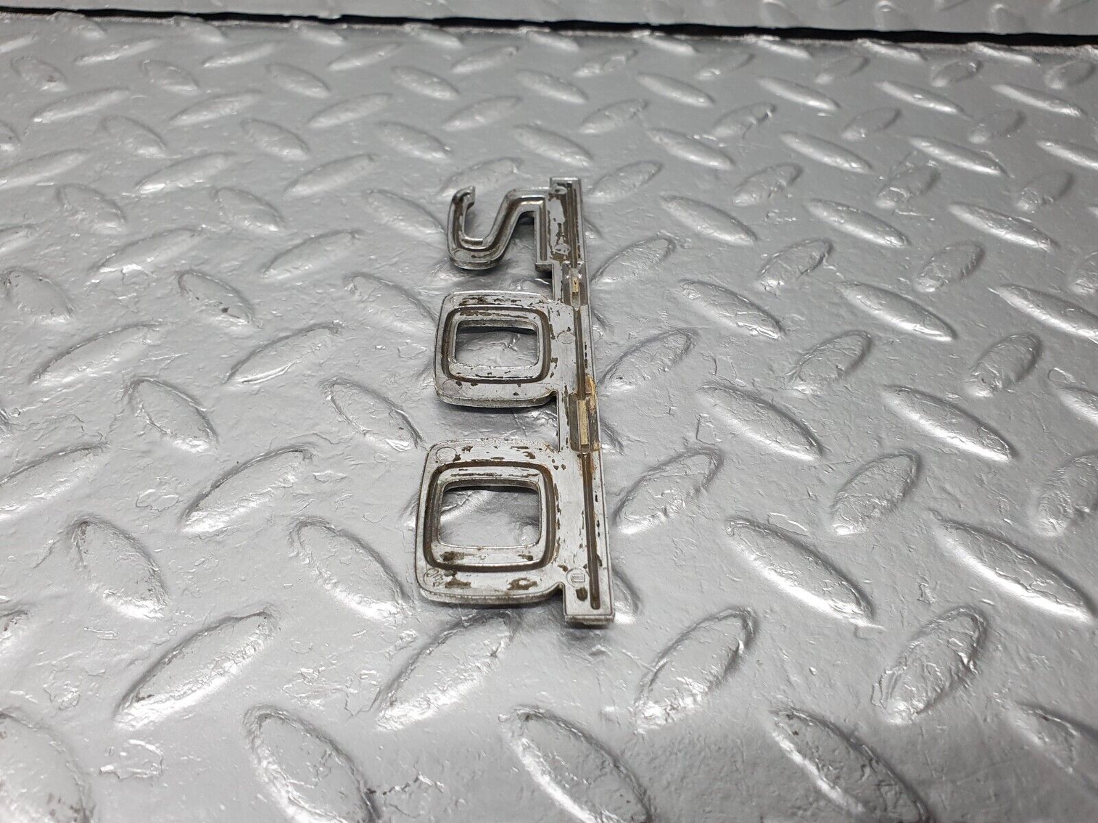 41699 Mercedes-Benz W124 200E Trunk Badge Emblem