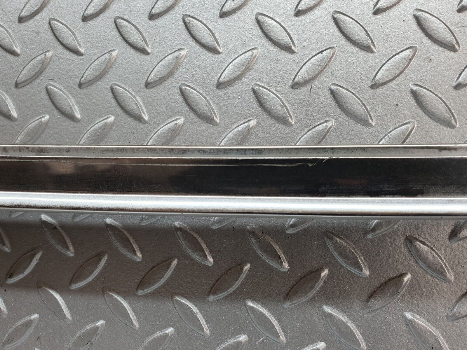 43054 Mercedes-Benz R107 Hardtop Windscreen Chrome Frame