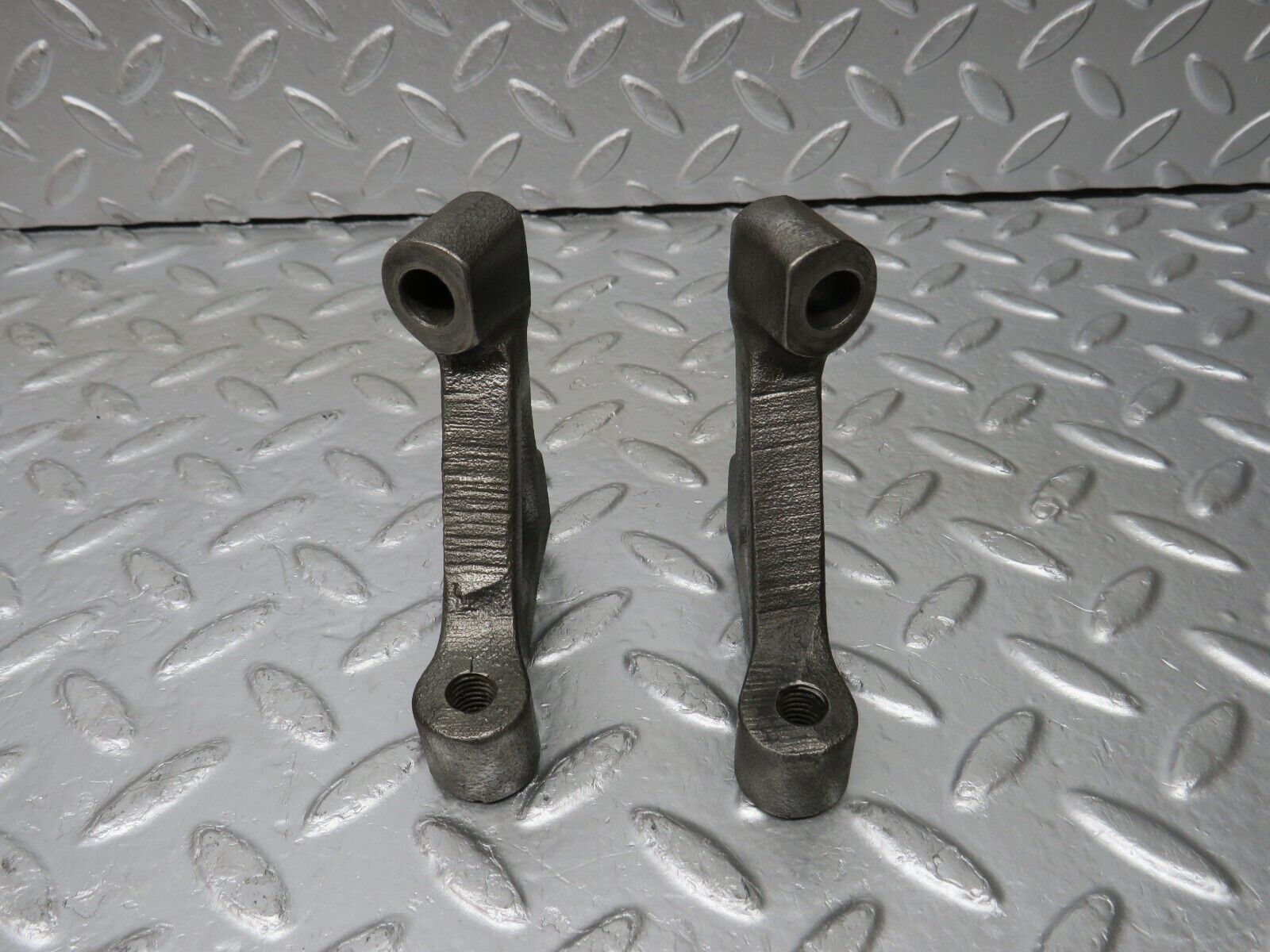 32973 Mercedes-Benz C107 R107 Engine Mount Bracket Pair 1160110895 1160110995