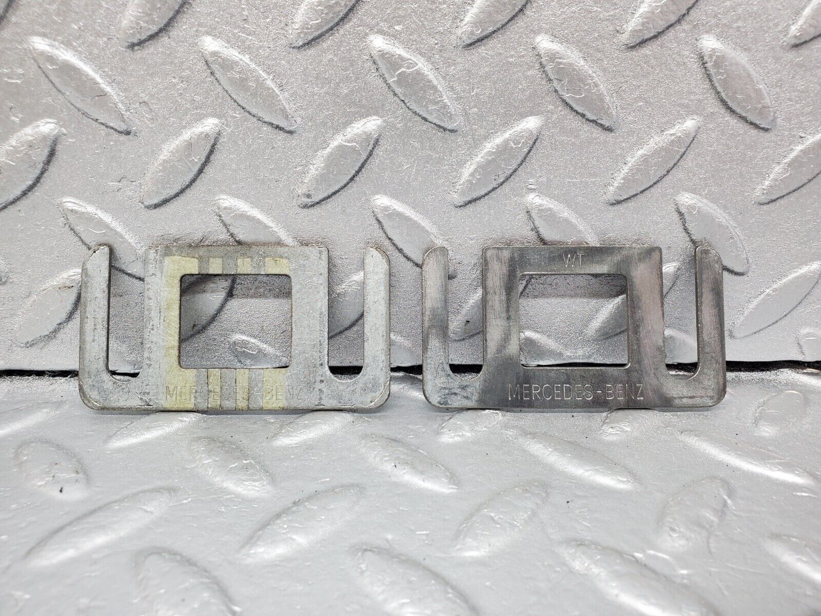 45634 Mercedes-Benz W126 420SE Left Door Lock Latch