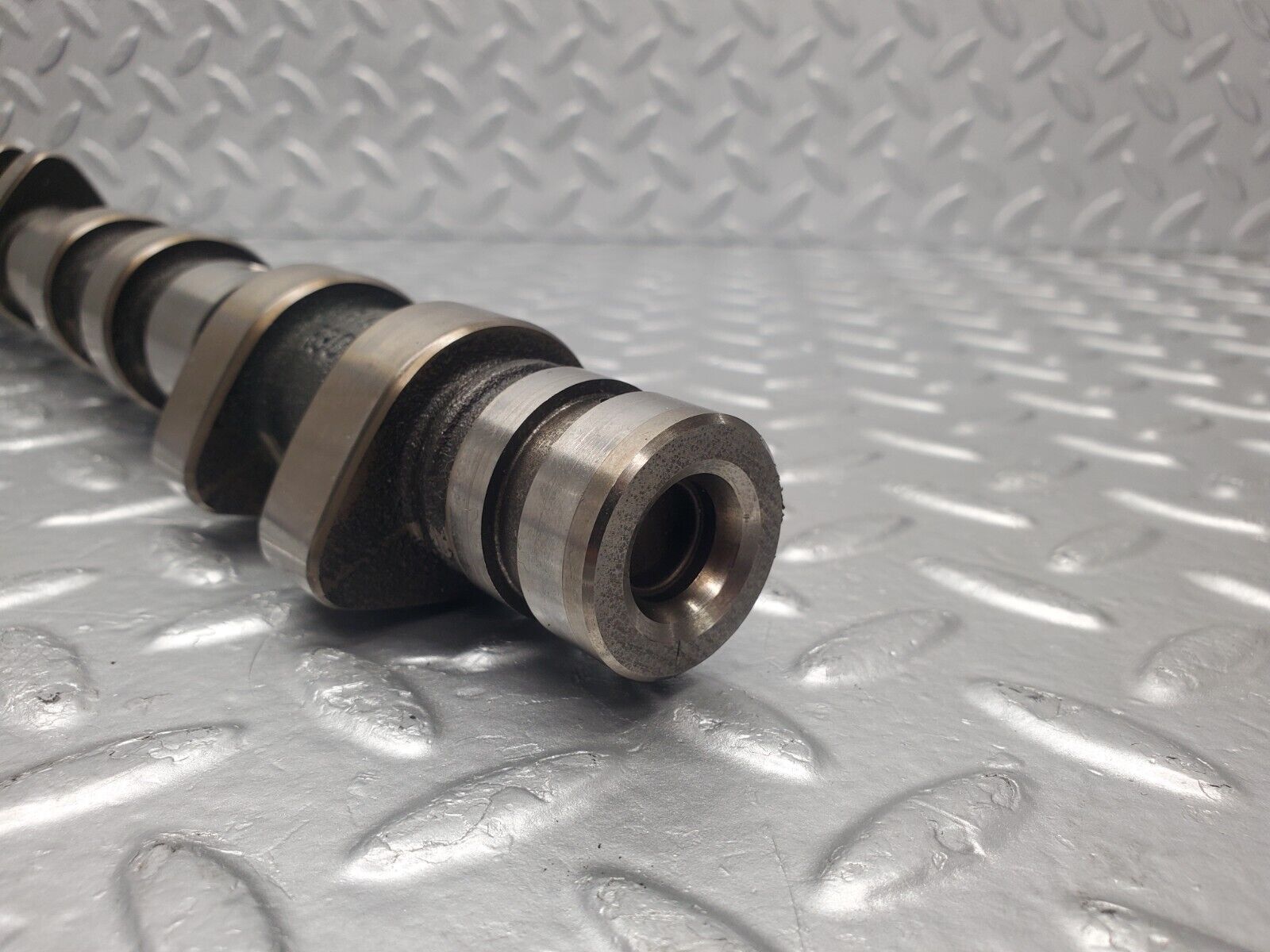 46222 Mercedes-Benz W124 280E Camshaft R1046301