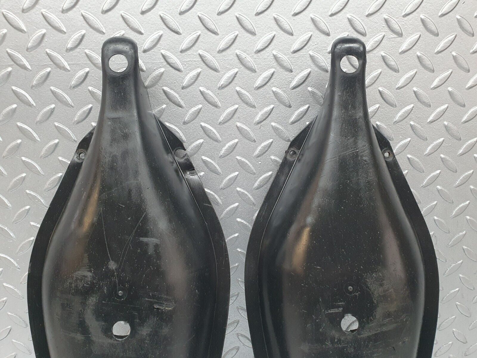 42747 Mercedes-Benz W201 190 2.0L Rear Control Arm Cover 2x 1243520088