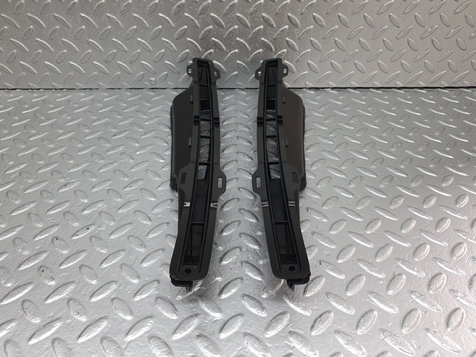 42325 Mercedes-Benz R129 320SL Coupe Dashboard Air Vent Duct 1298300119 1298300219