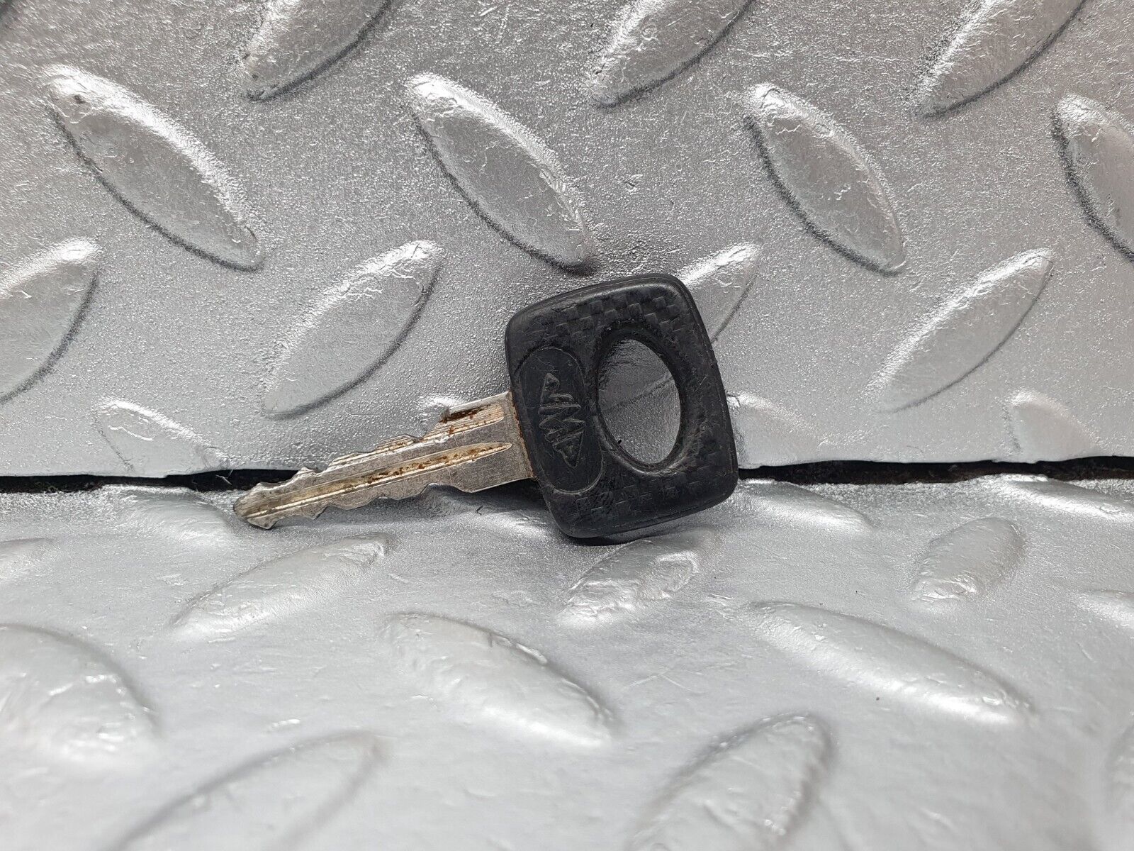 43644 Mercedes-Benz C126 380SEC Coupe Steering Lock Ignition Switch With Key