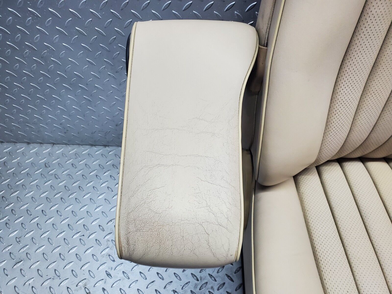 45869 Mercedes-Benz W126 420SE Front Left Electric Seat Leather Beige 1269102650