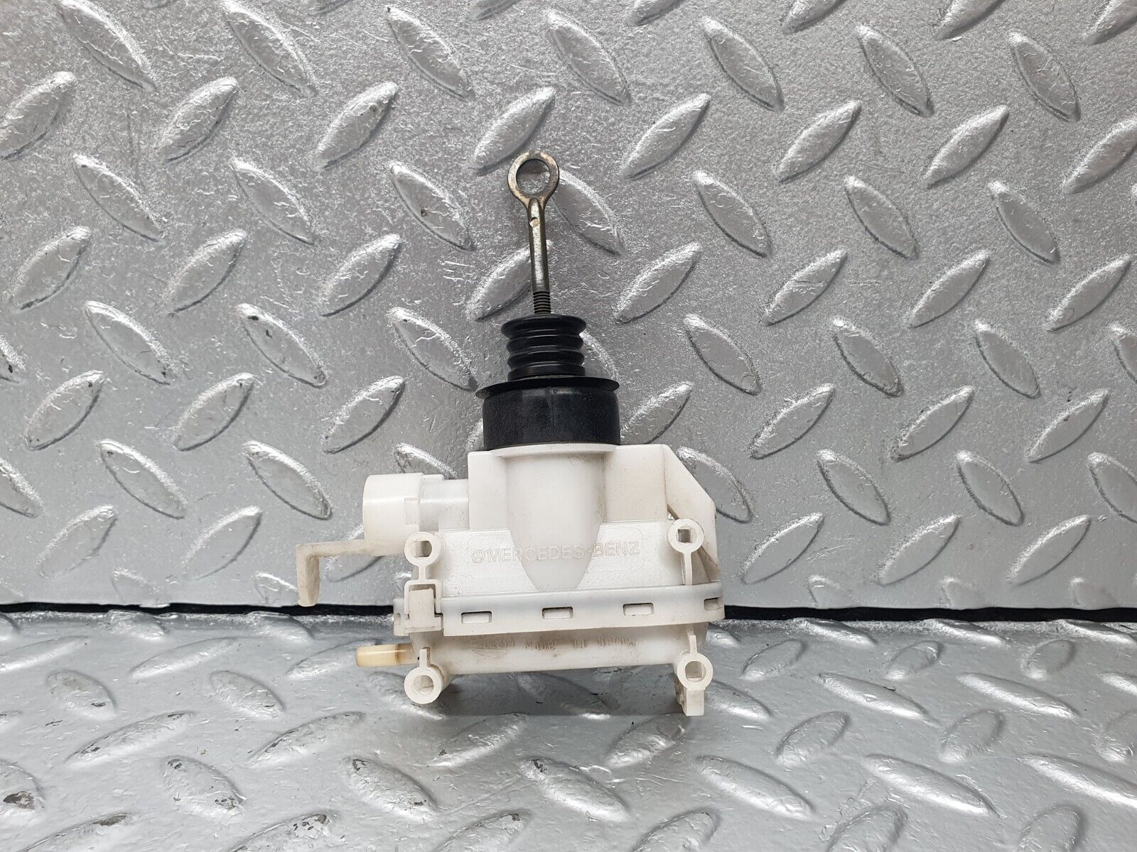 42769 Mercedes-Benz W201 190 2.0L Front Right Door Lock Vacuum Actuator