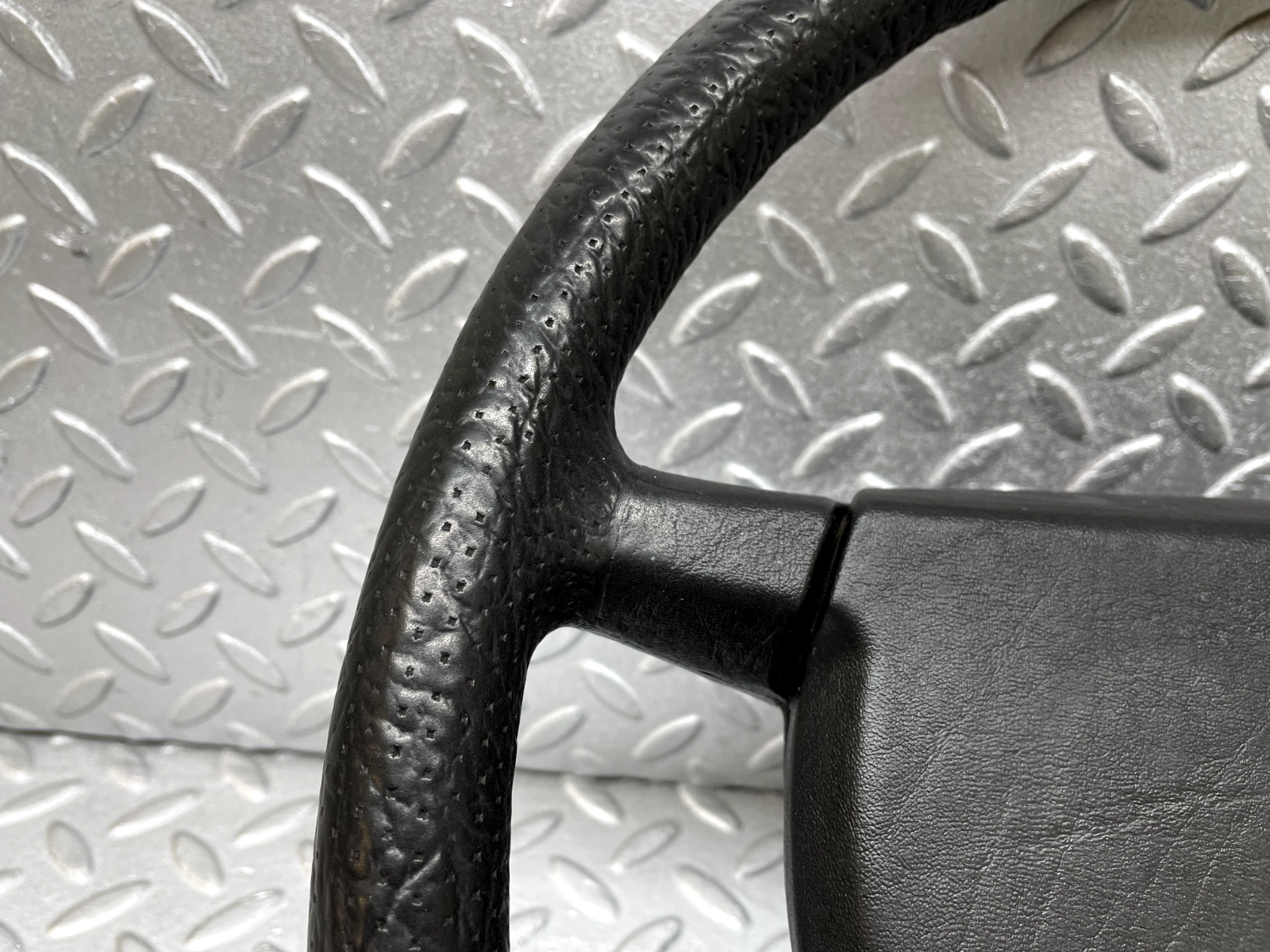 44270 Mercedes-Benz W123 280E Steering Wheel 1264640017