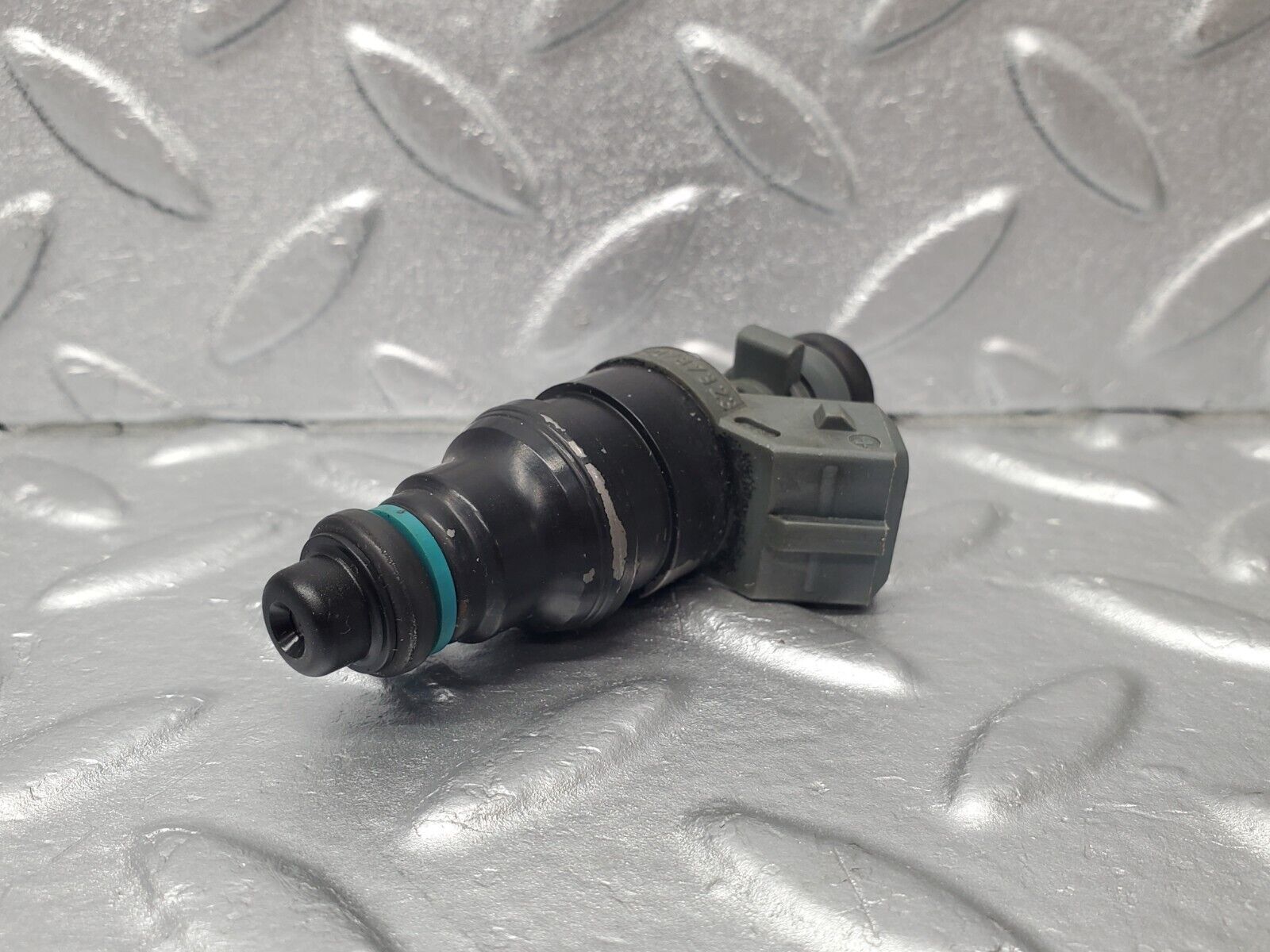 46241 Mercedes-Benz W124 280E Fuel Injector Bosch 0280155209 0000787323