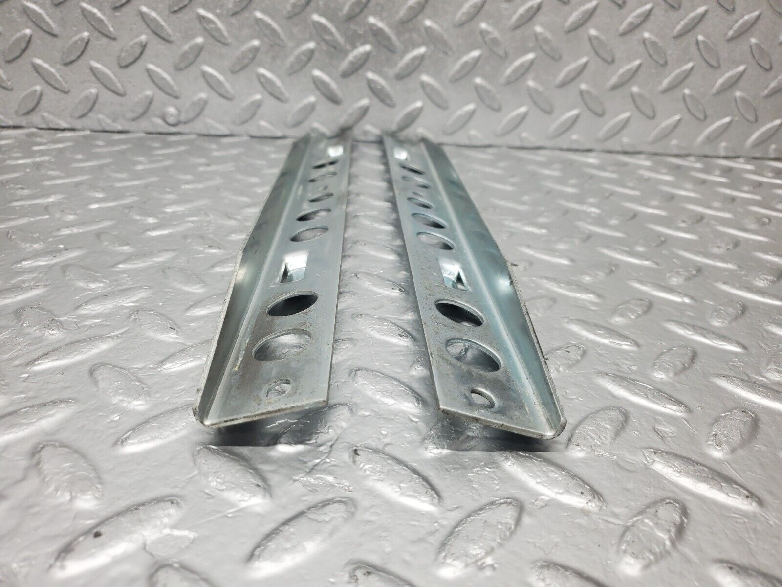 46628 Mercedes-Benz C123 280CE Coupe Front Right Seat Rail Support