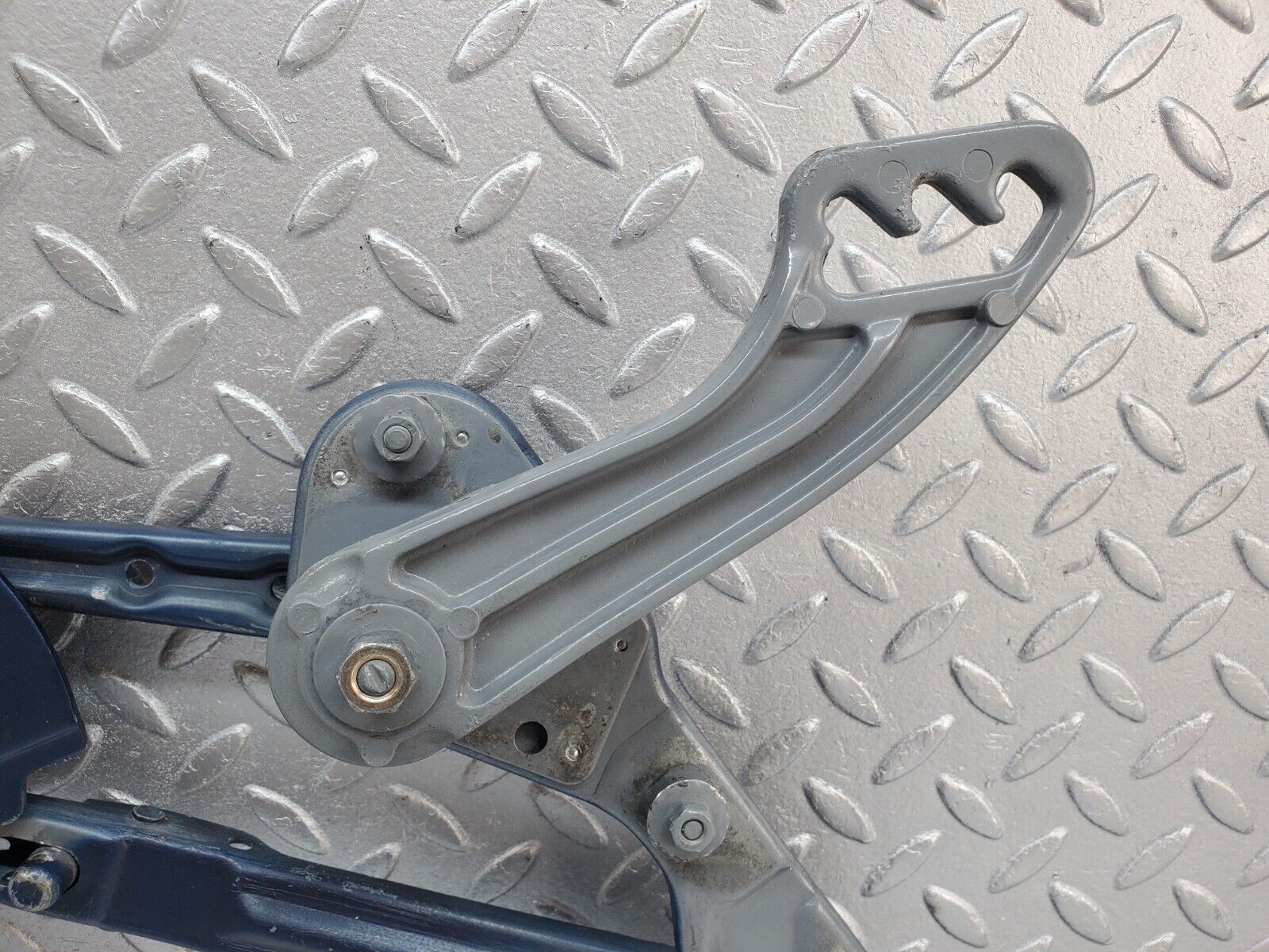 44843 Mercedes-Benz W124 220E Bonnet Hinge Left Side 1248800328 1298870174