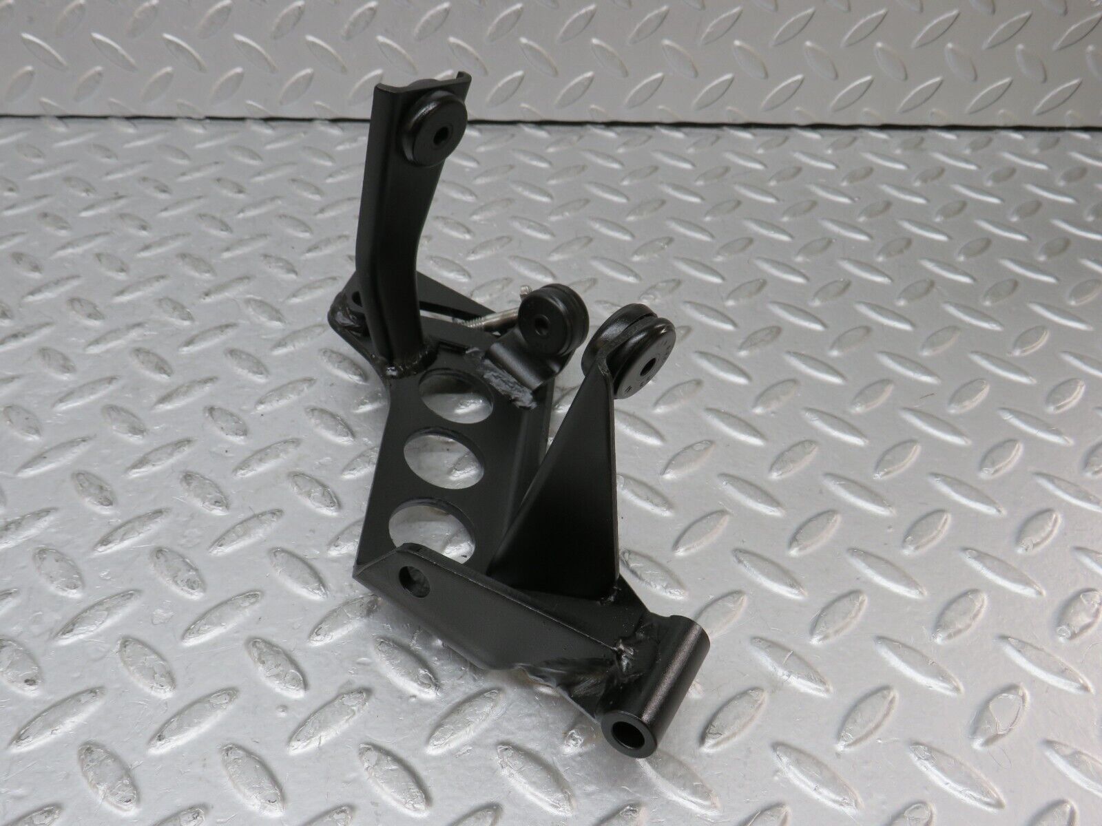 35495 Mercedes-Benz R107 280SL Power Steering Pump Bracket