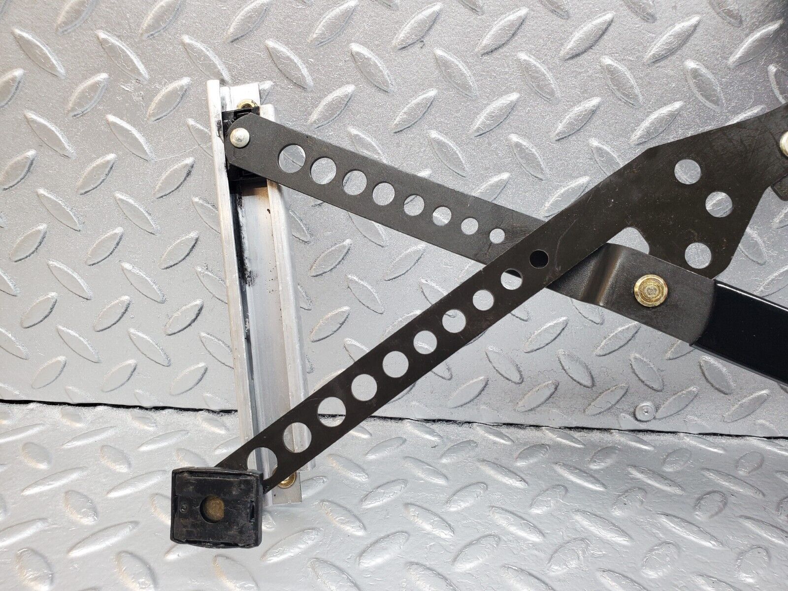 45714 Mercedes-Benz W126 420SE Front Right Power Window Regulator 13926