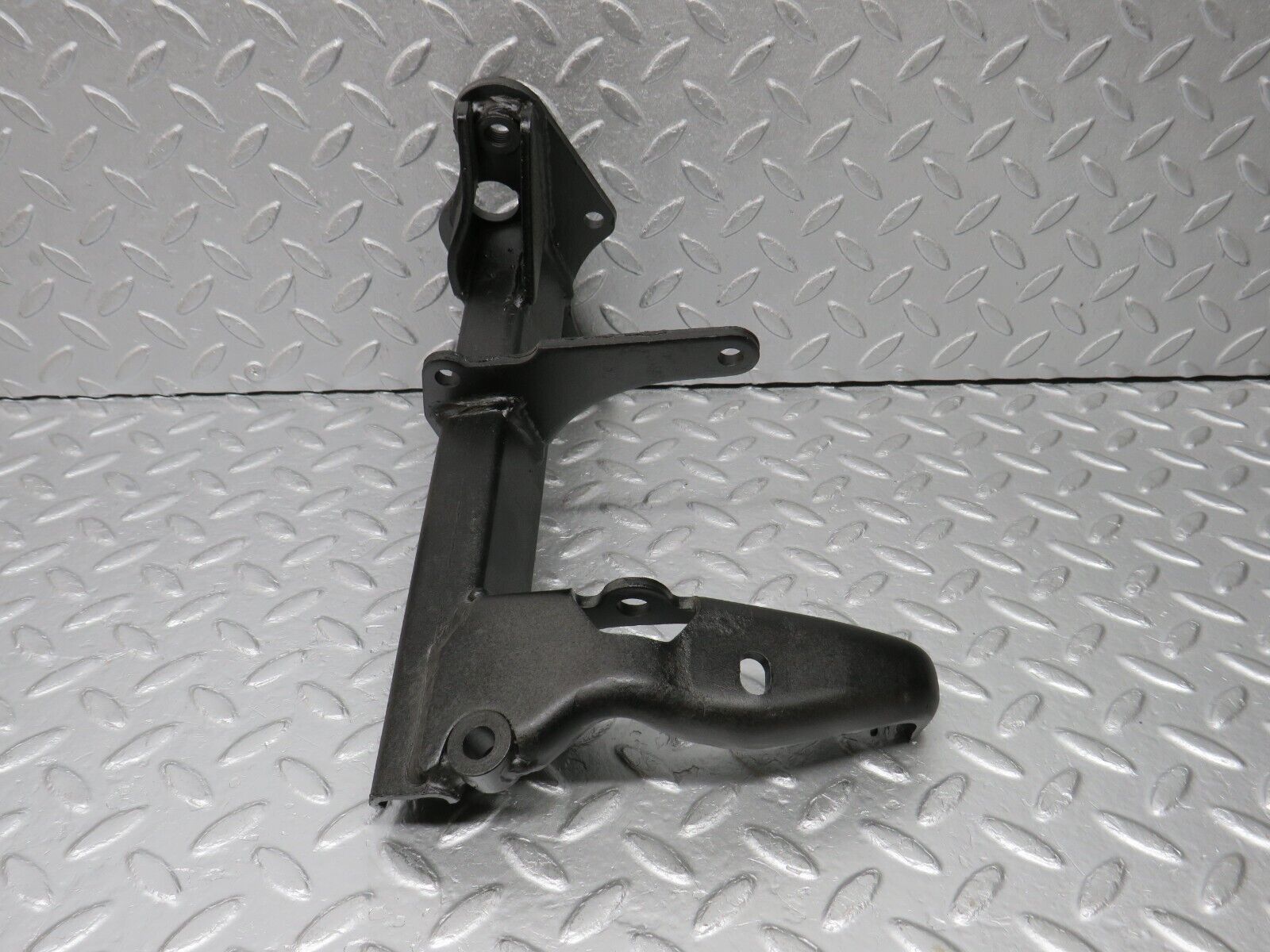39290 Mercedes-Benz R107 500SL Air Condition Compressor Mount Bracket