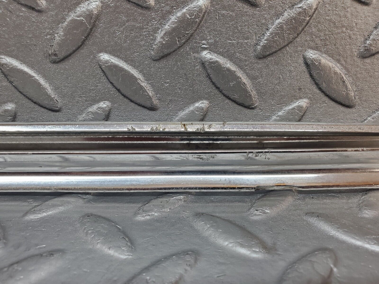 45808 Mercedes-Benz W126 420SE Front Right Door Chrome Moulding Trim