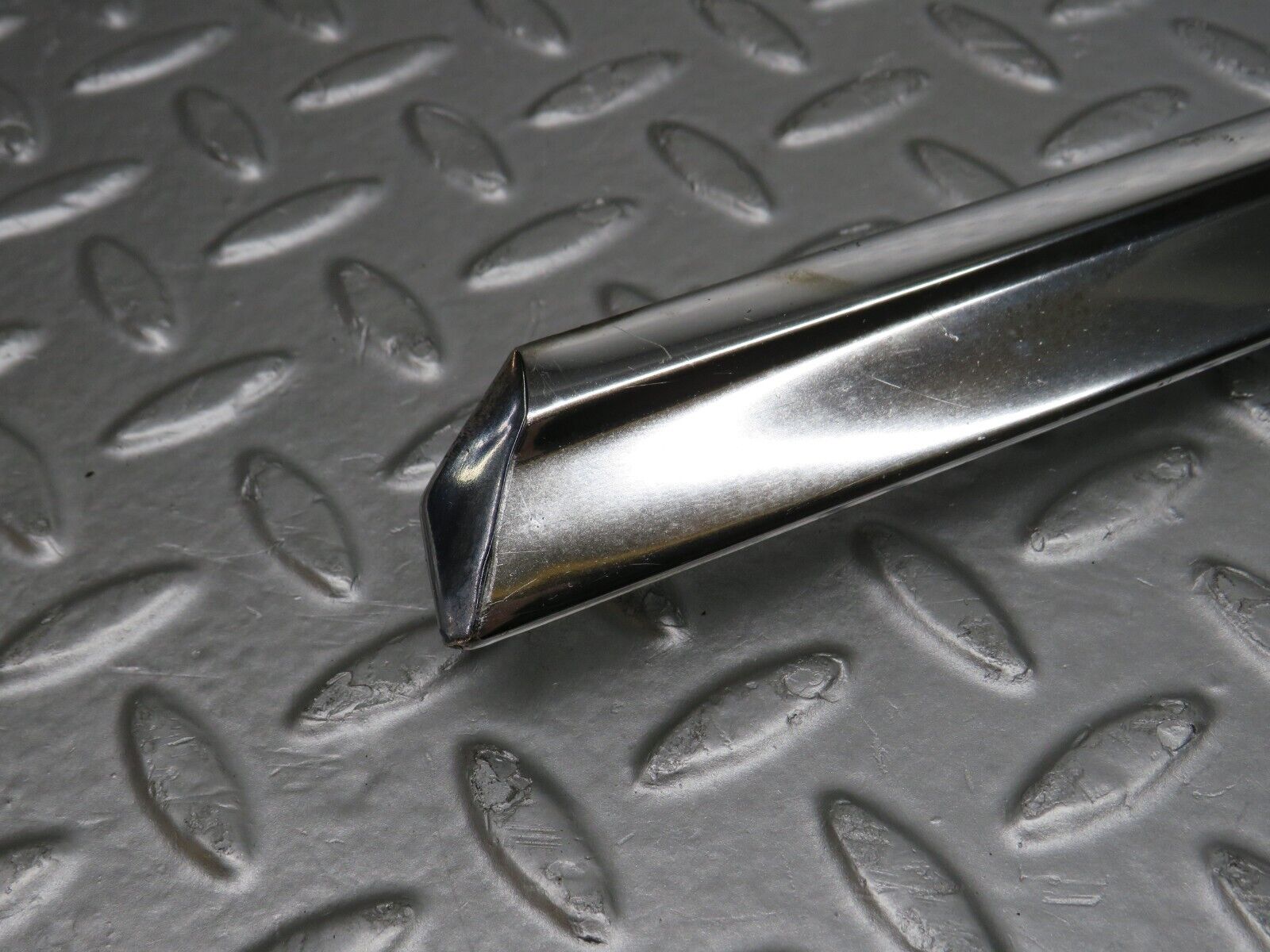 39108 Mercedes-Benz R107 500SL Left Door Chrome Trim