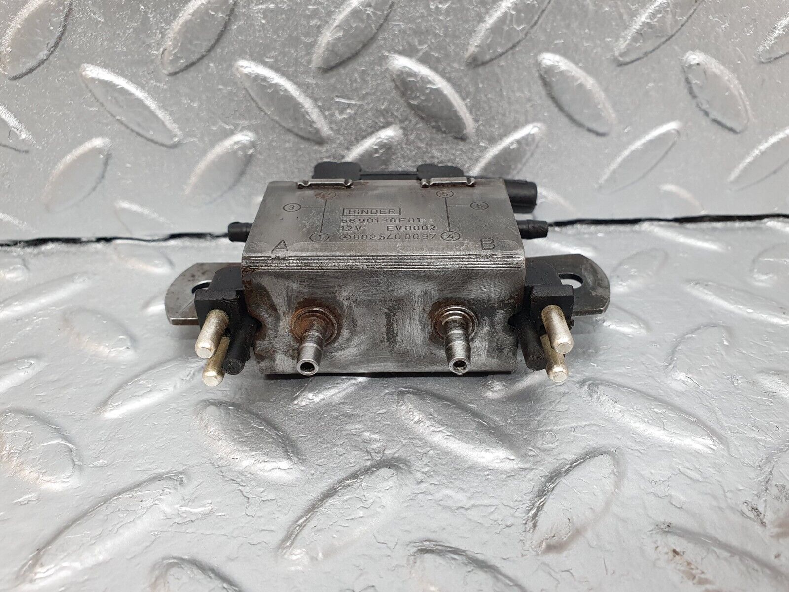 42166 Mercedes-Benz R129 320SL Coupe Solenoid Vacuum Valve 0025400097