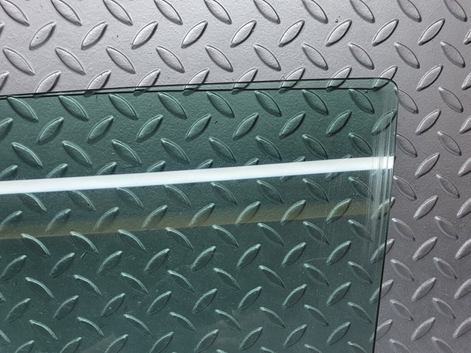 41994 Mercedes-Benz W202 C200 Front Left Door Window Glass