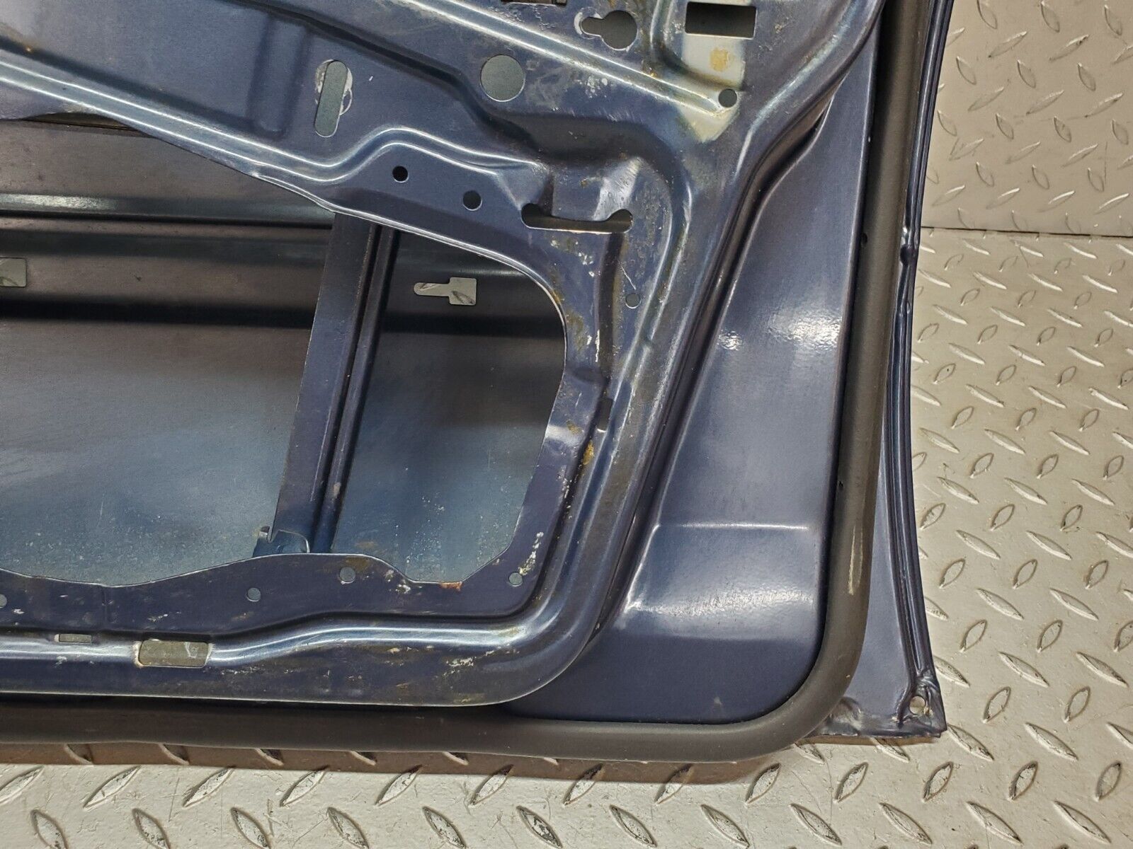 44704 Mercedes-Benz W124 220E Front Right Door