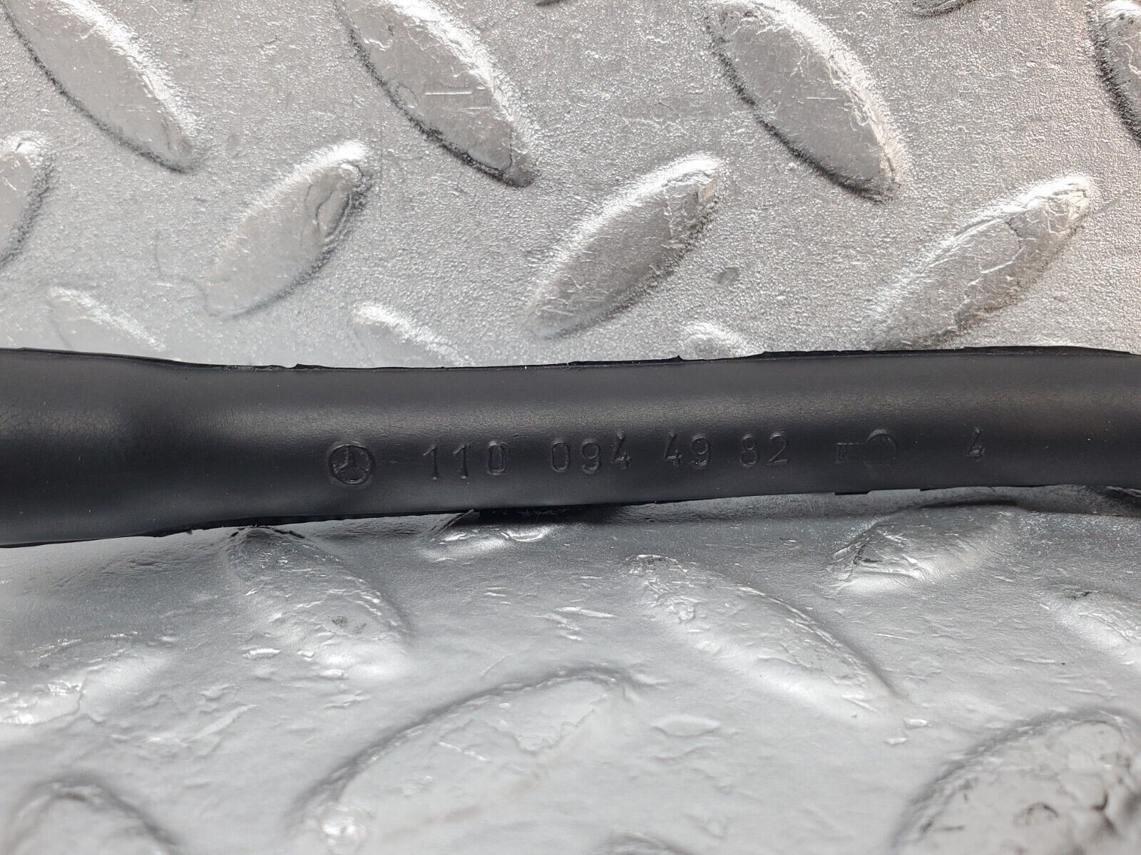 45398 Mercedes-Benz 280E M110.983 Air Intake Pipe 1100944982