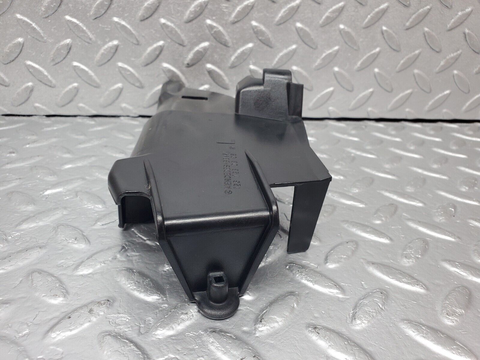 45612 Mercedes-Benz W126 420SE Front Left Door Lock Inner Cover 1267230308