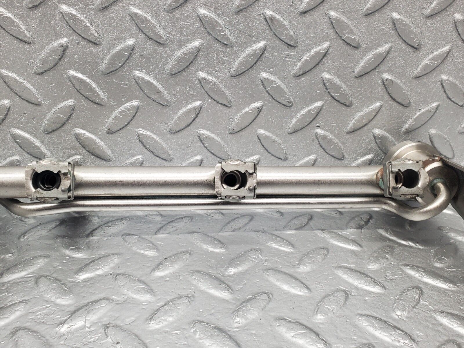 46173 Mercedes-Benz W124 280E Fuel Injector Rail With Pressure Regulator 0000781589