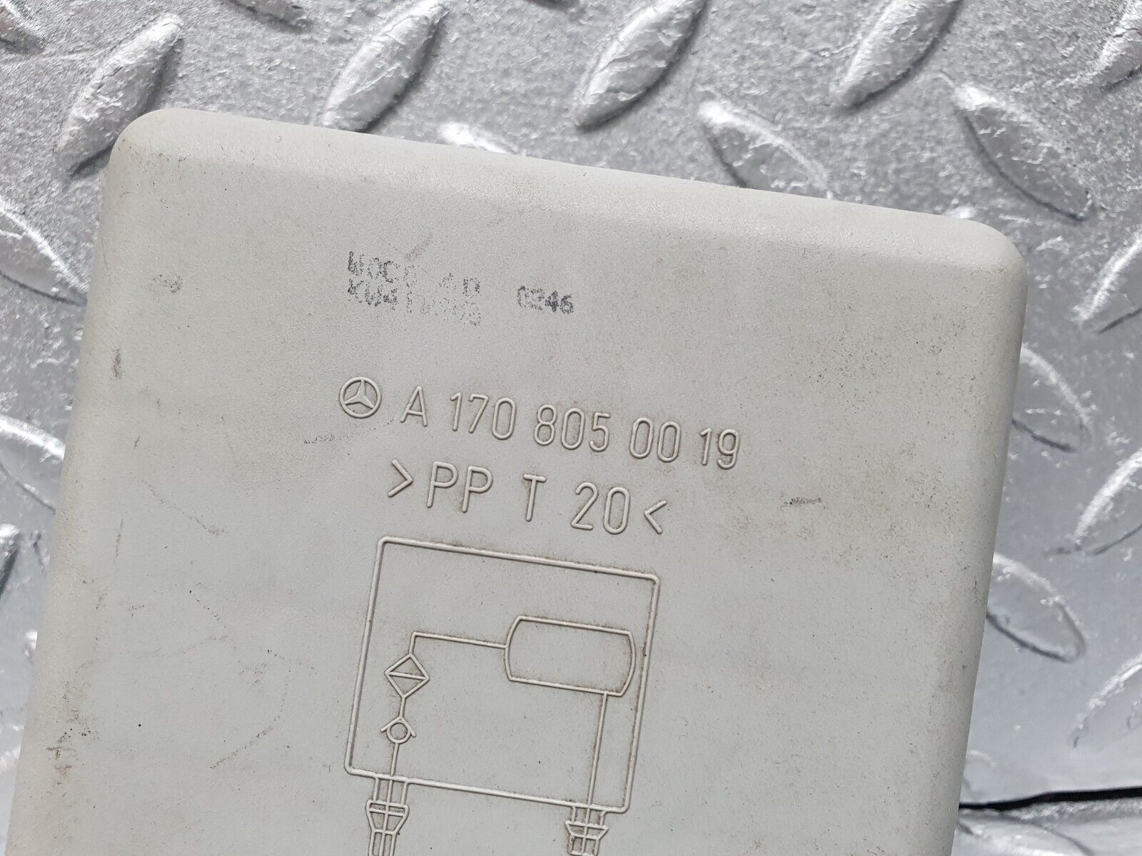 41865 Mercedes-Benz W202 C200 Vacuum Reservoir 1708050019