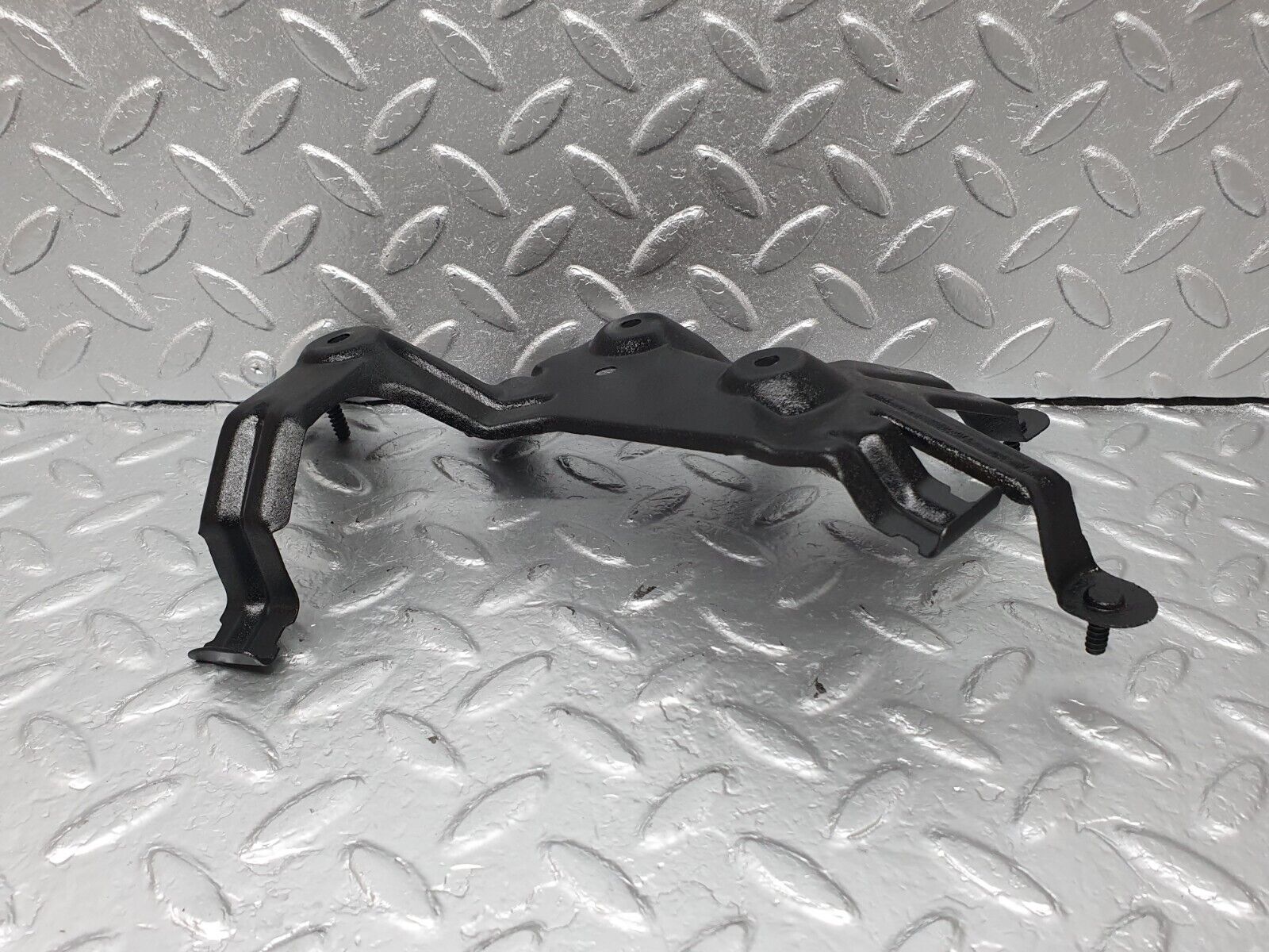 42121 Mercedes-Benz W202 C200 Fuel Pump Bracket