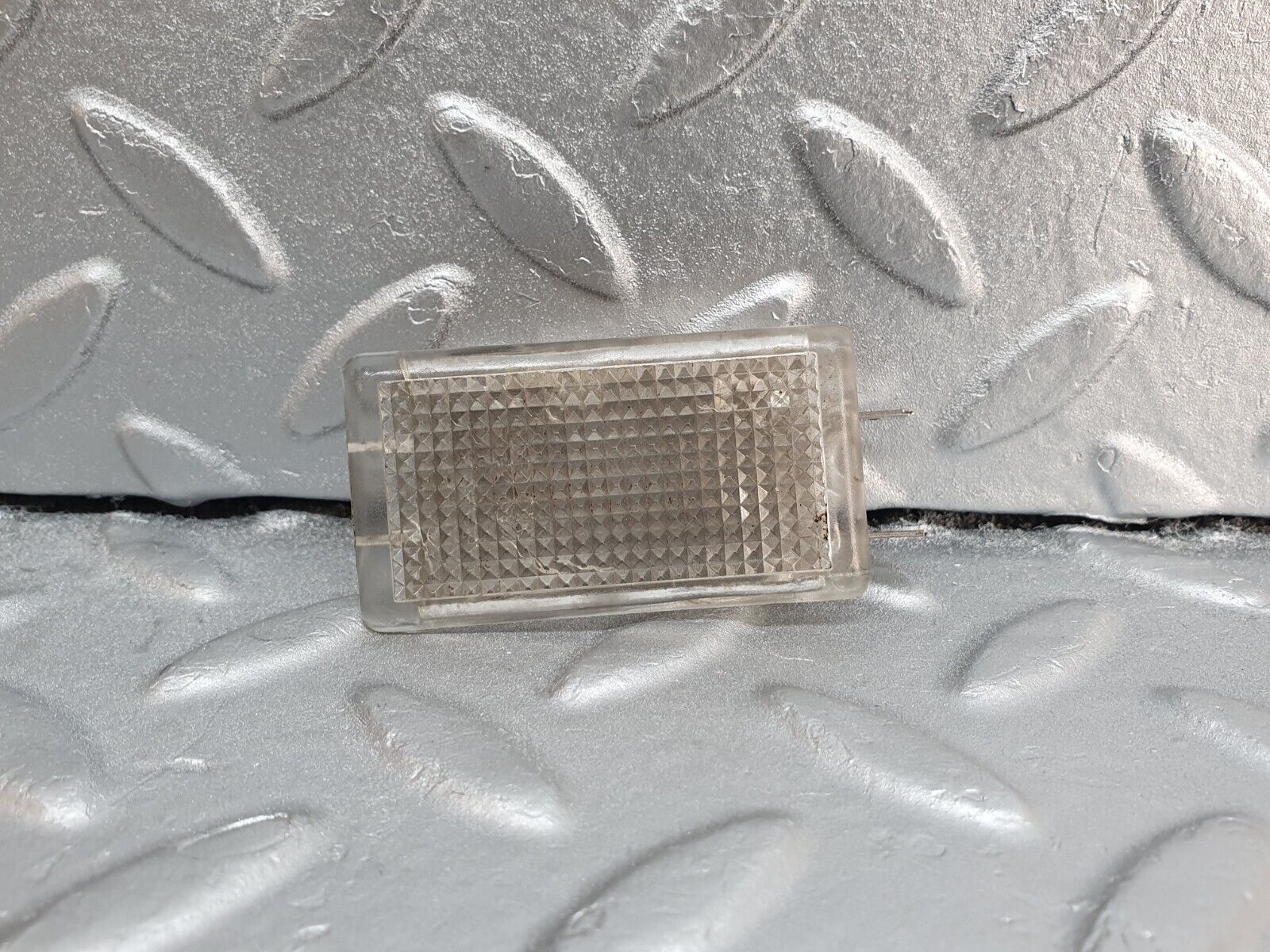 42044 Mercedes-Benz W202 C200 Glove Box Light 1268201301