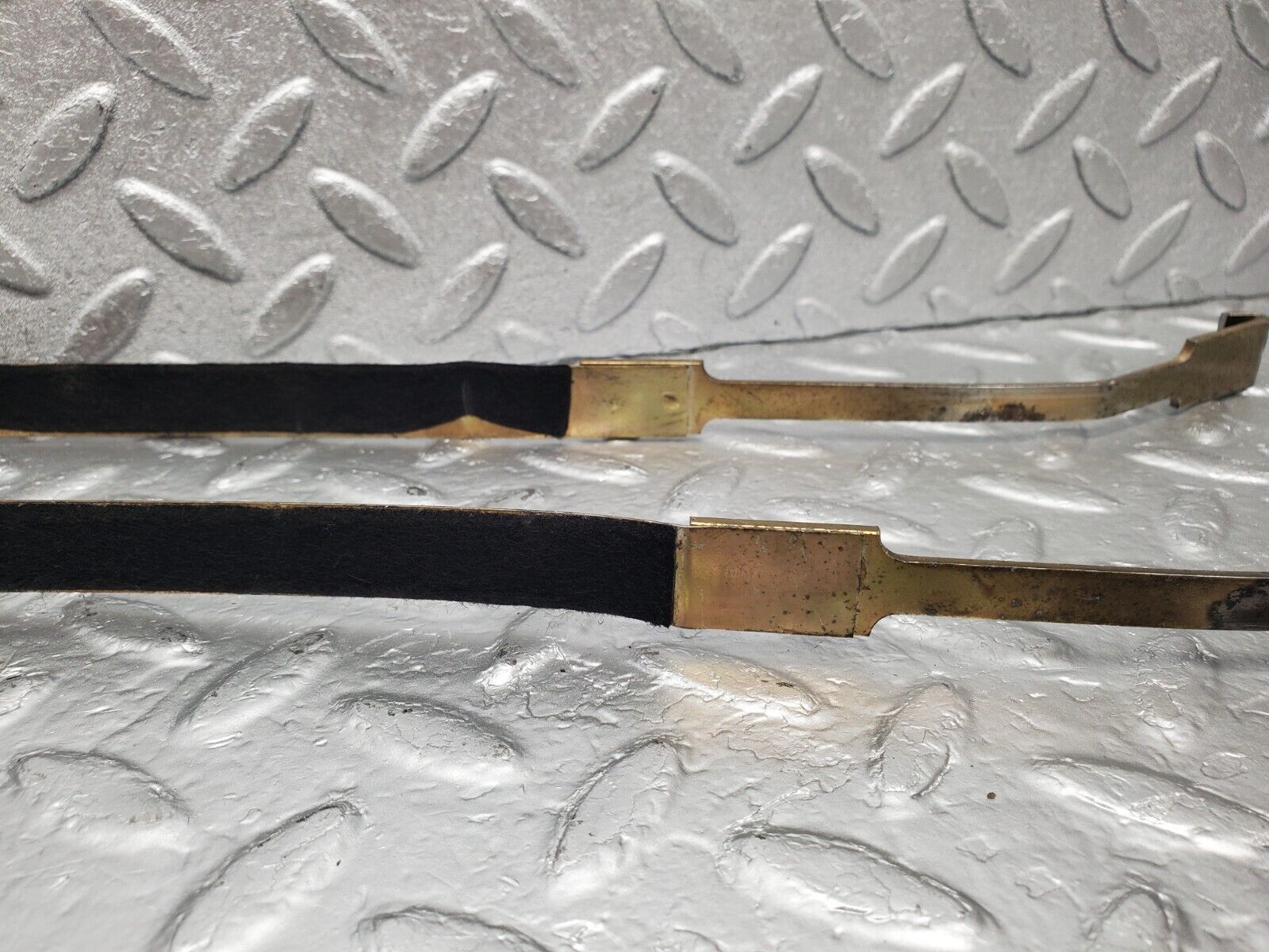 46404 Mercedes-Benz C123 280CE Coupe Heater Box Holder Strap