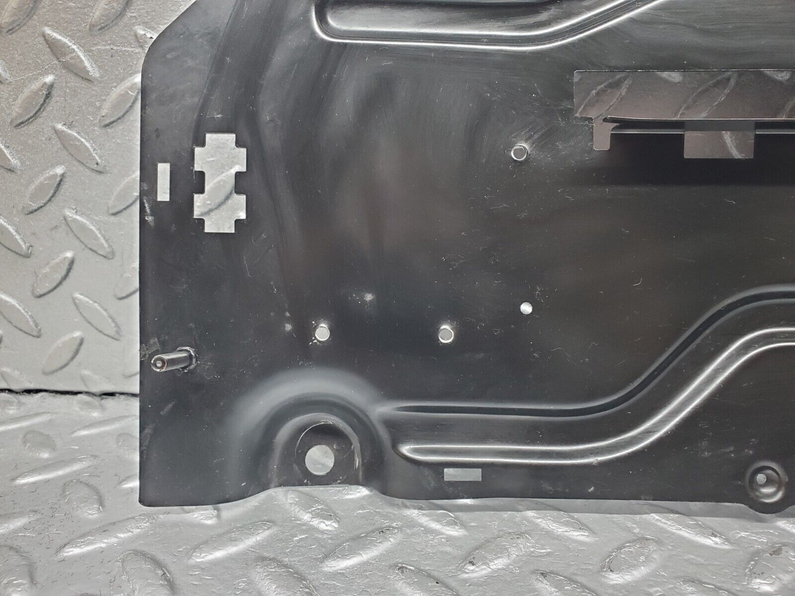 45629 Mercedes-Benz W126 420SE Left Footwell Relay Holder Bracket