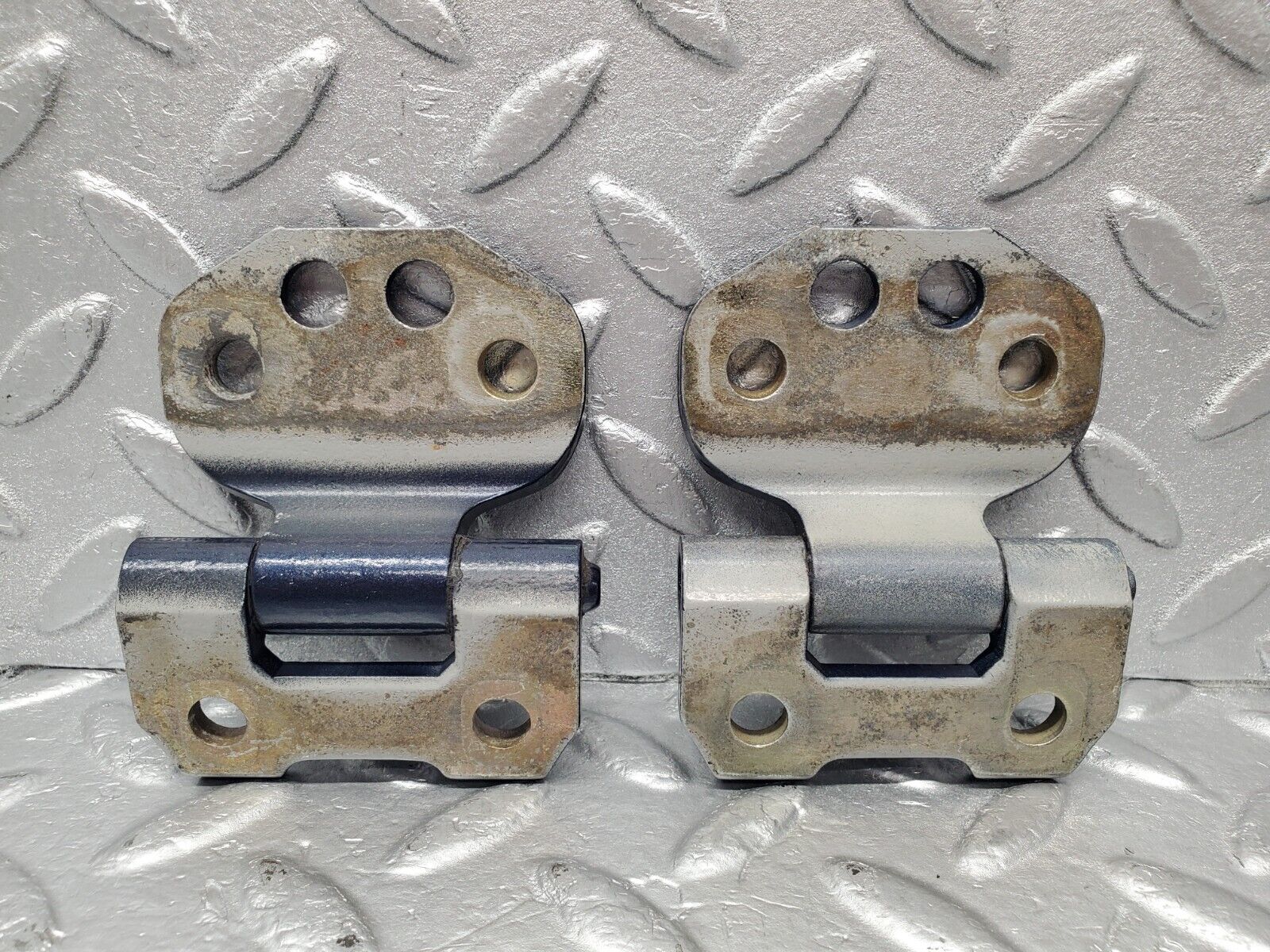 46993 Mercedes-Benz R129 320SL Coupe Door Hinge Left Side