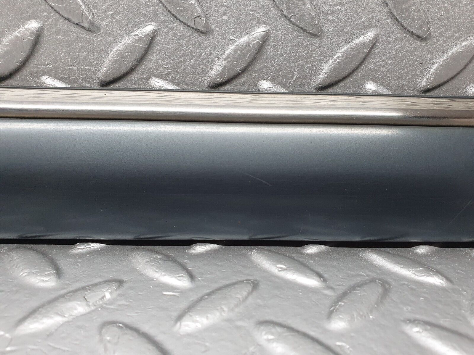 41804 Mercedes-Benz W202 C200 Front Right Door Centre Moulding Trim 2026909462