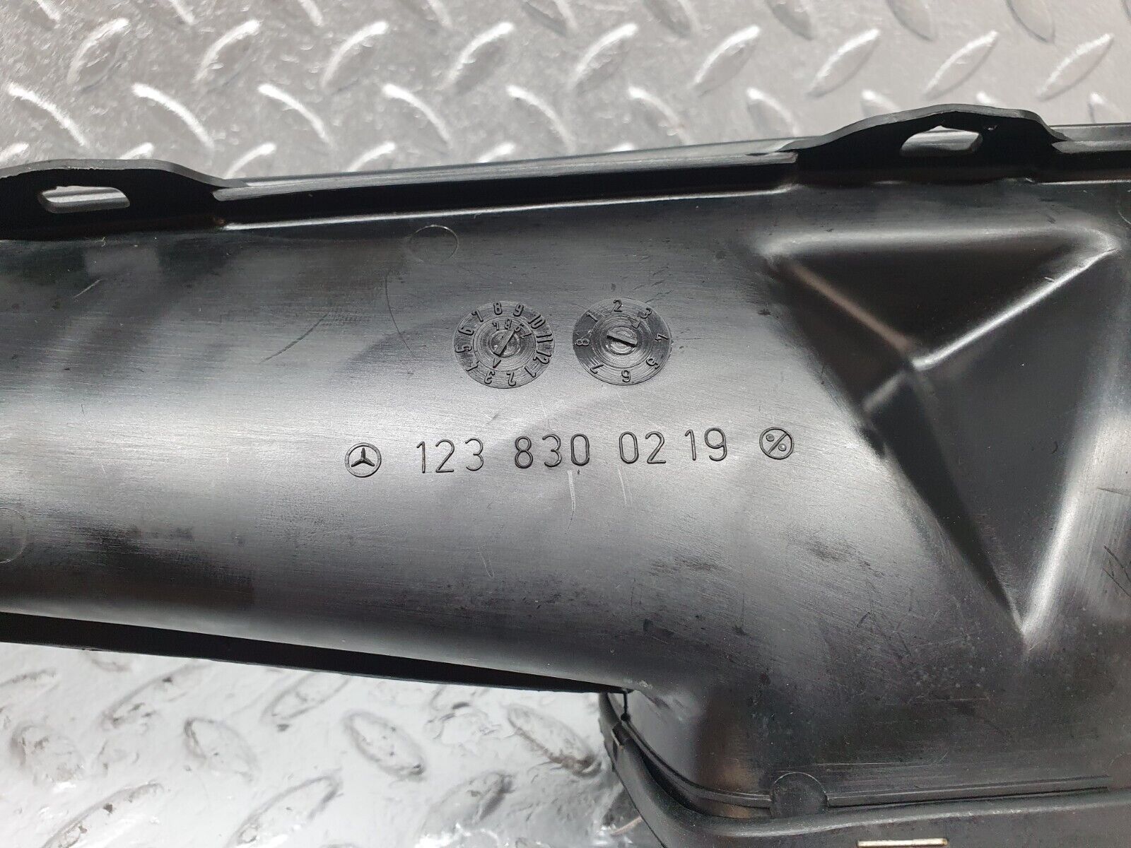 43886 Mercedes-Benz C123 230CE Coupe Air Duct Vent 2x 1238300219 1238300119