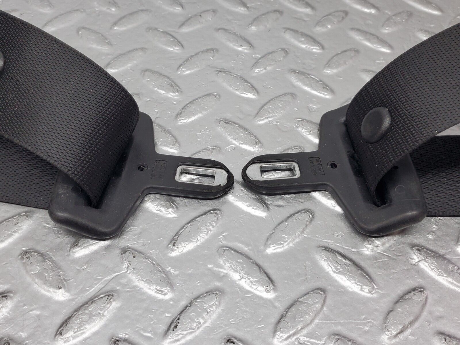 44839 Mercedes-Benz W124 220E Rear Seat Belt Set With Buckle 1248601286 1248608585 1248601696