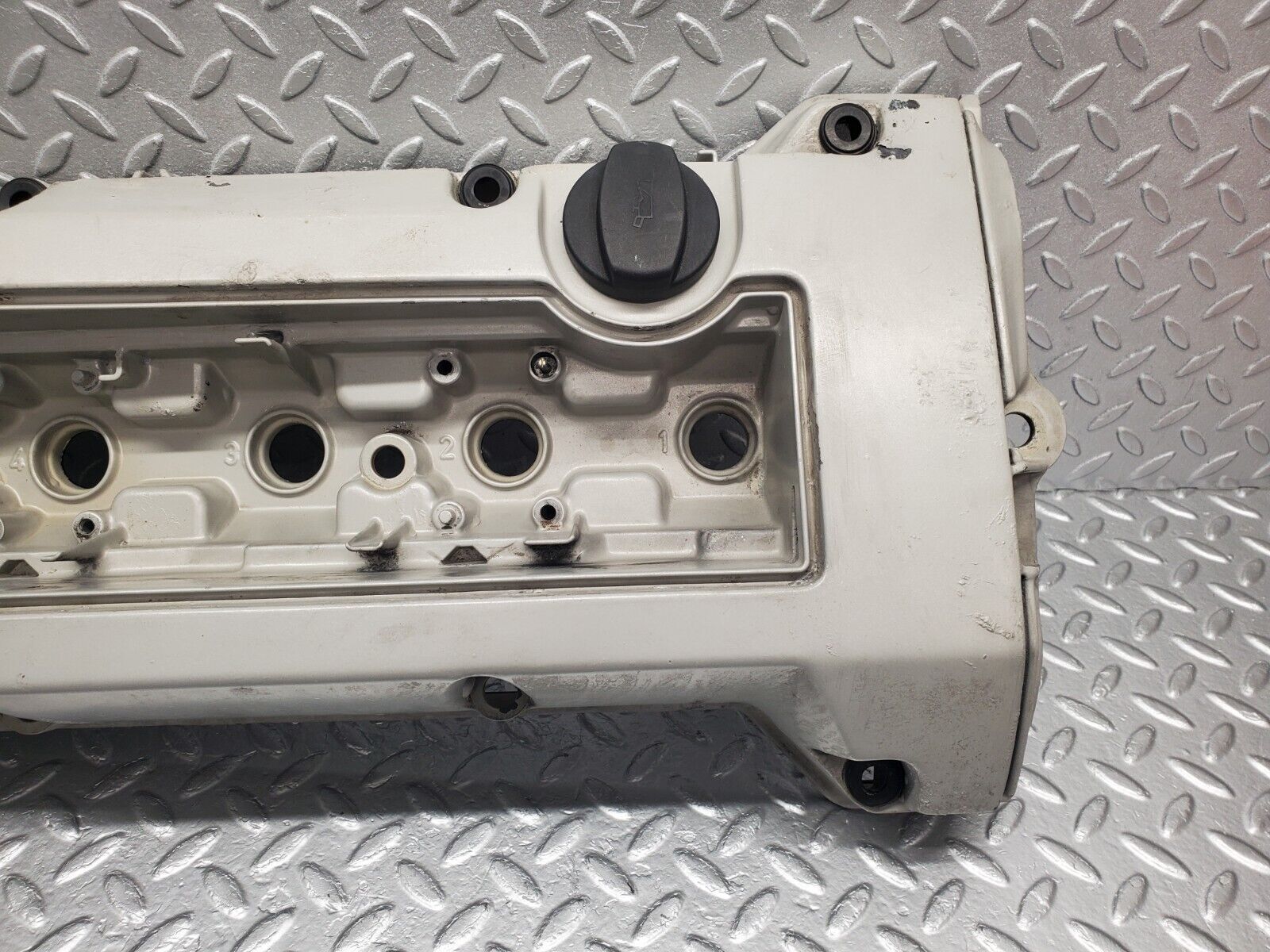 46232 Mercedes-Benz W124 280E Cylinder Head Valve Cover 1040160705