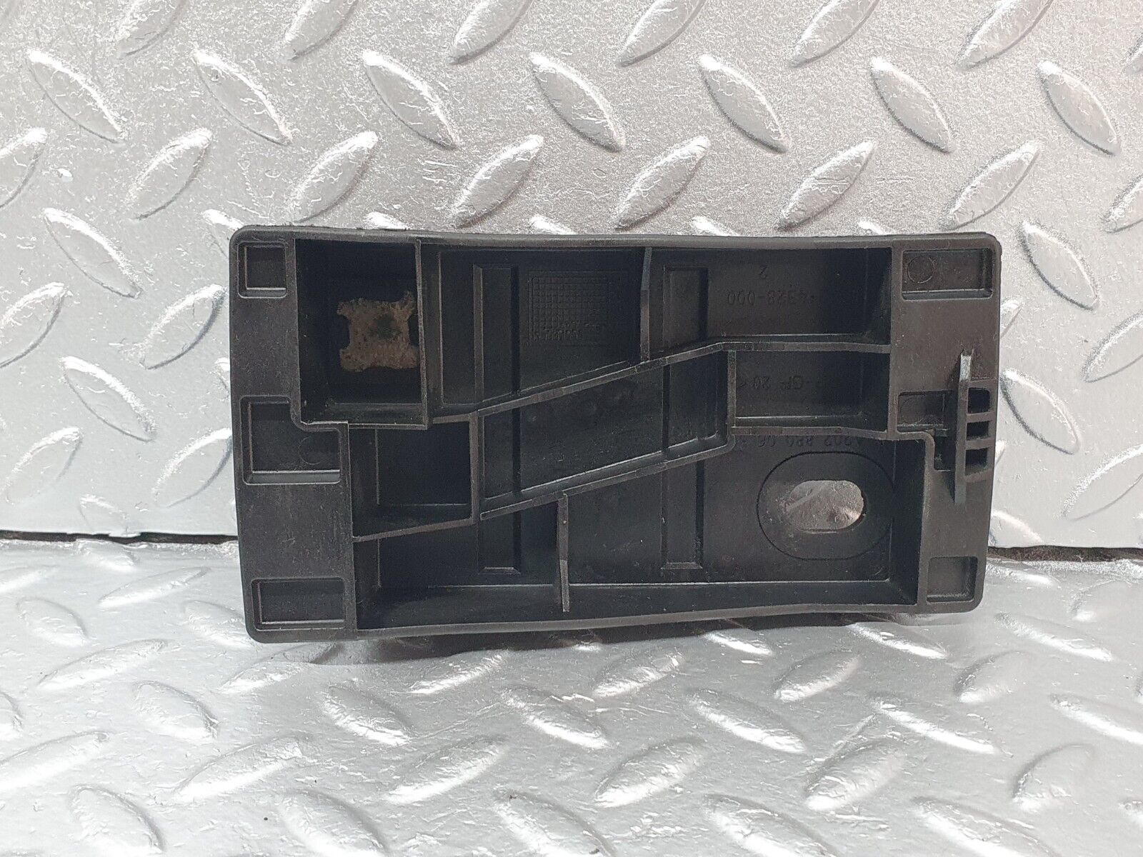 41749 Mercedes-Benz W202 C200 Rear Bumper Bracket 2028800630