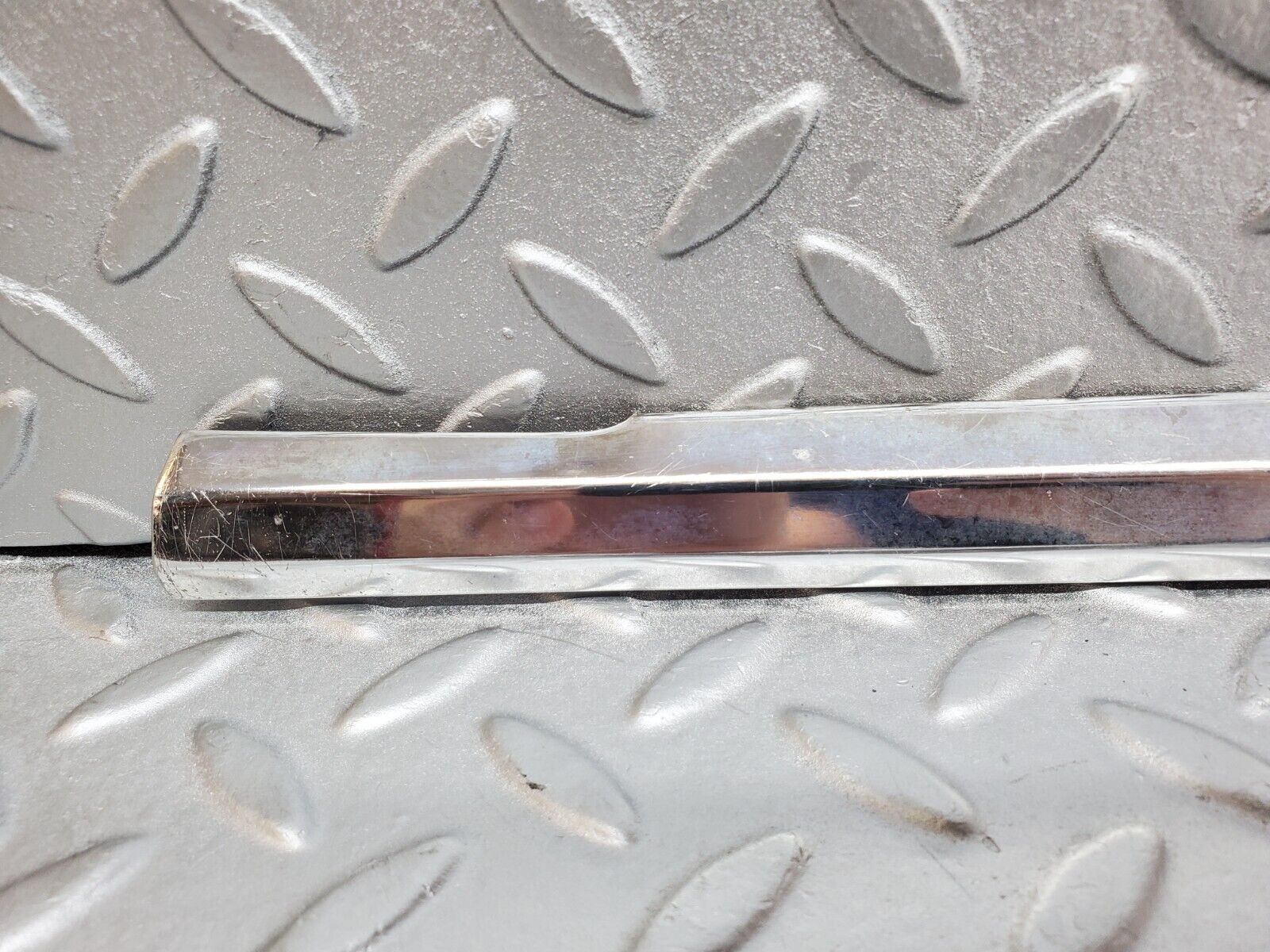 45808 Mercedes-Benz W126 420SE Front Right Door Chrome Moulding Trim