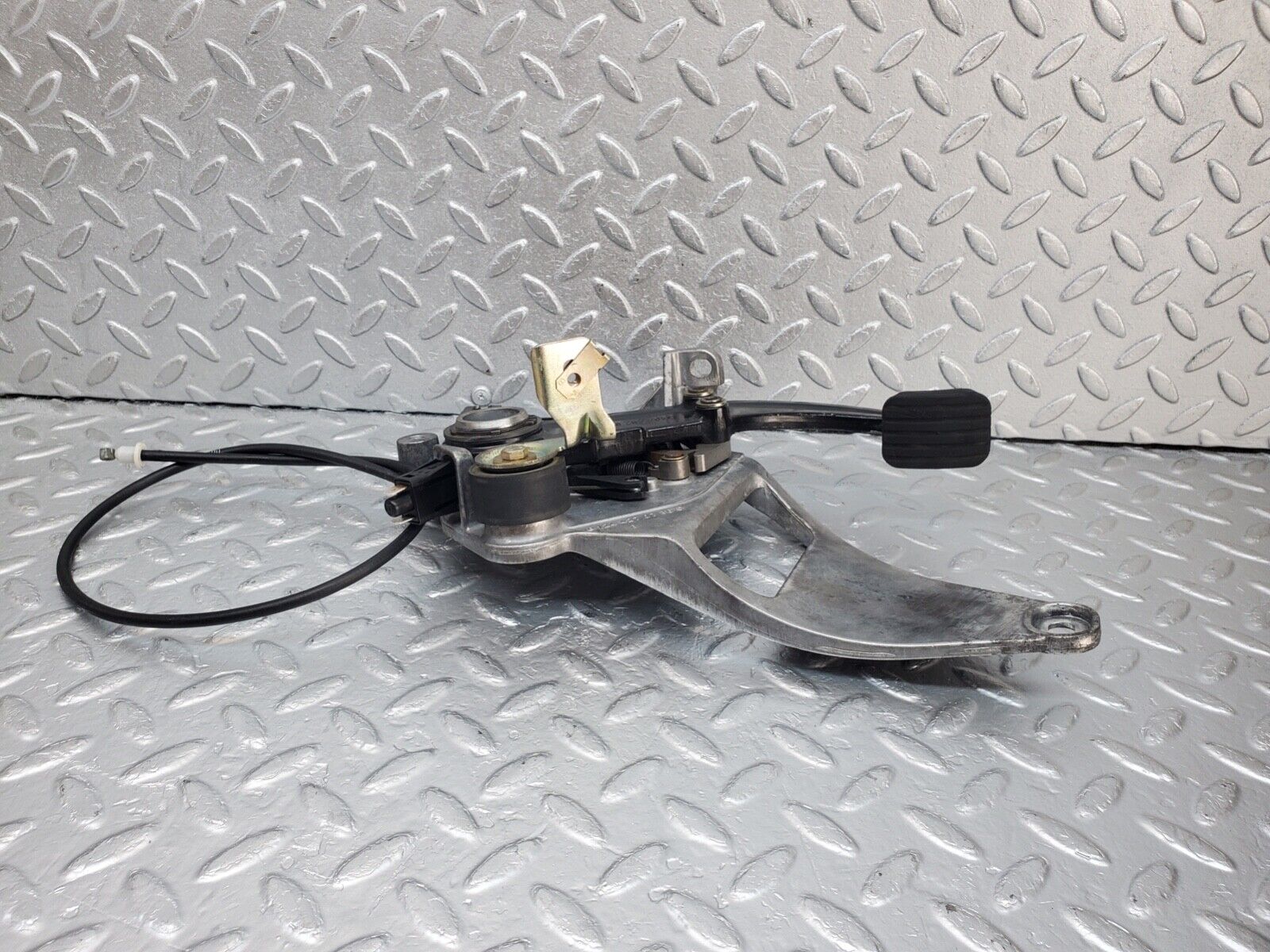 44590 Mercedes-Benz W124 220E Parking Brake Pedal 1244270736 1244270801