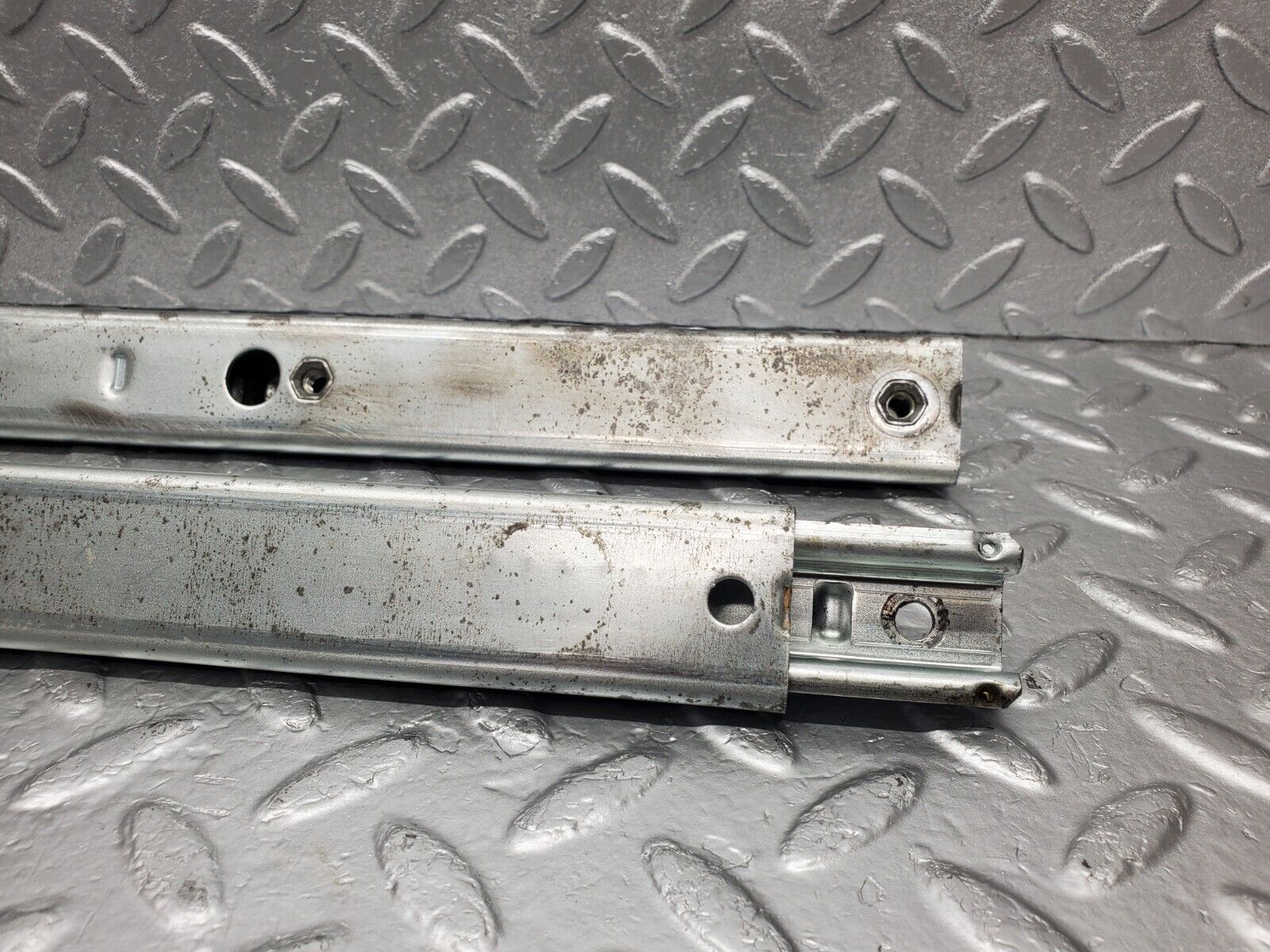 46627 Mercedes-Benz C123 280CE Coupe Front Right Seat Rail Pair